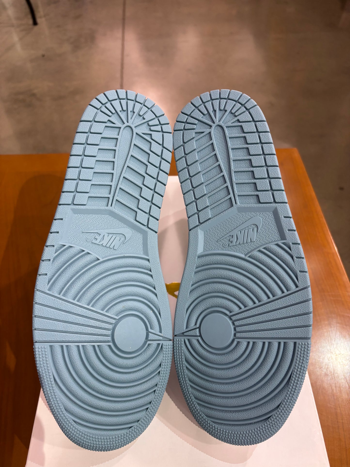 Air Jordan 1 Mid UNC (2022)
