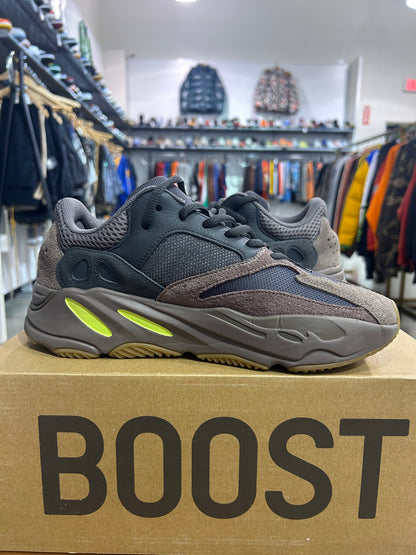 Preowned Adidas Yeezy Boost 700 Mauve