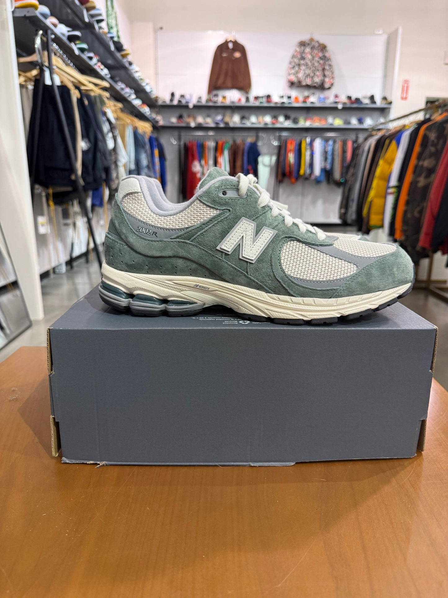 New Balance 2002R Dark Juniper Linen (No Lid)