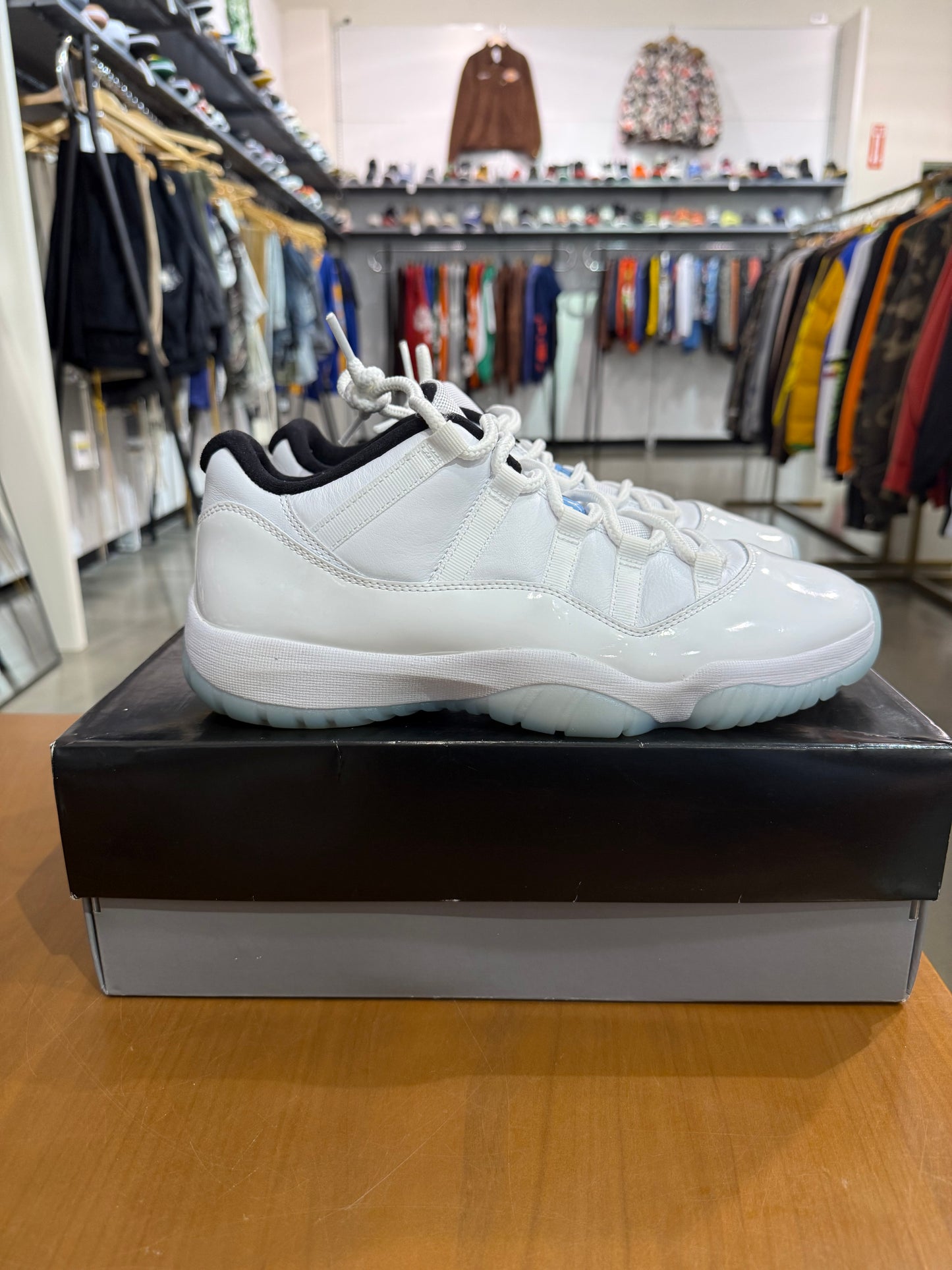 Preowned Air Jordan 11 Low Legend Blue