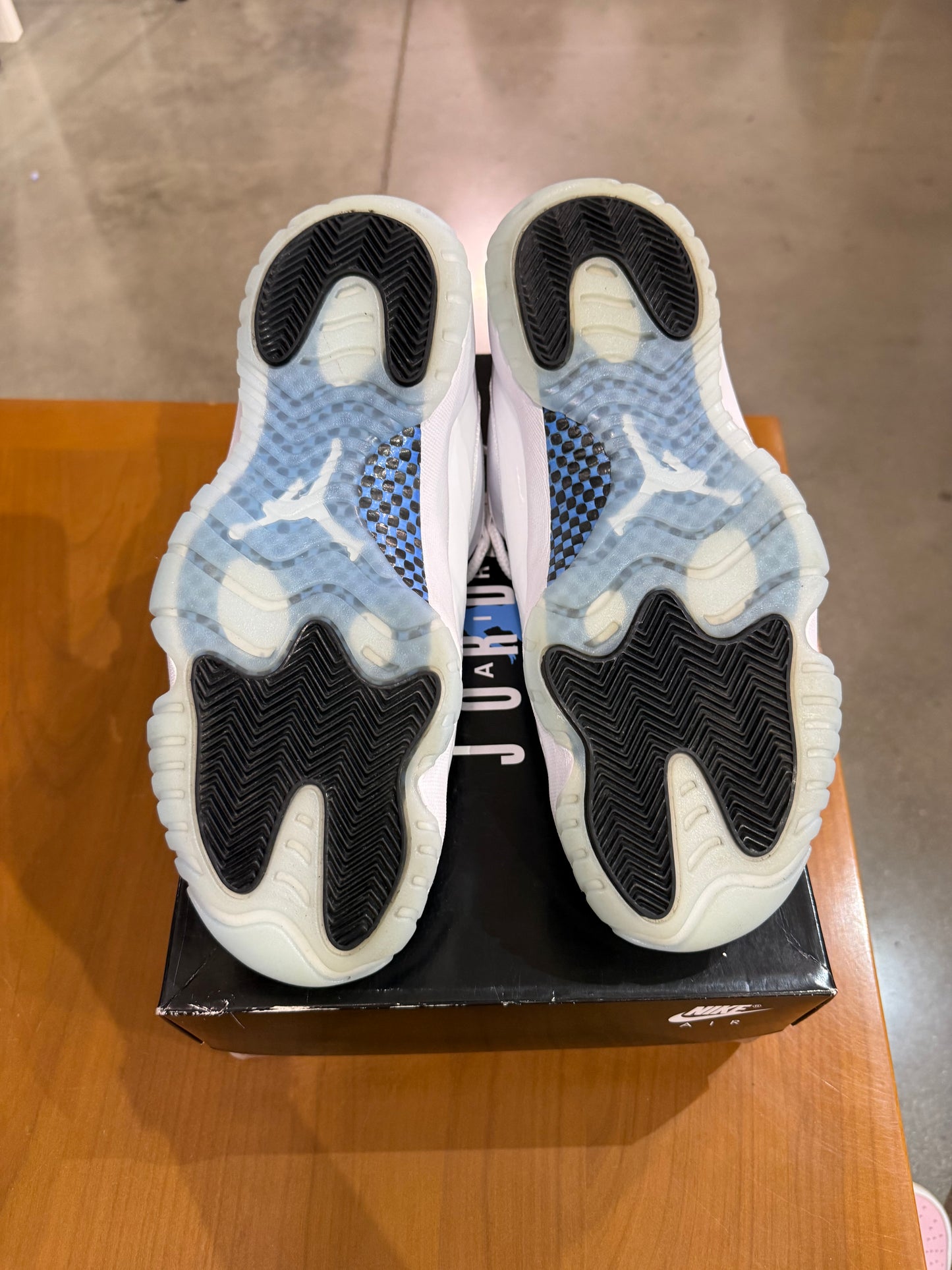 Preowned Air Jordan 11 Low Legend Blue