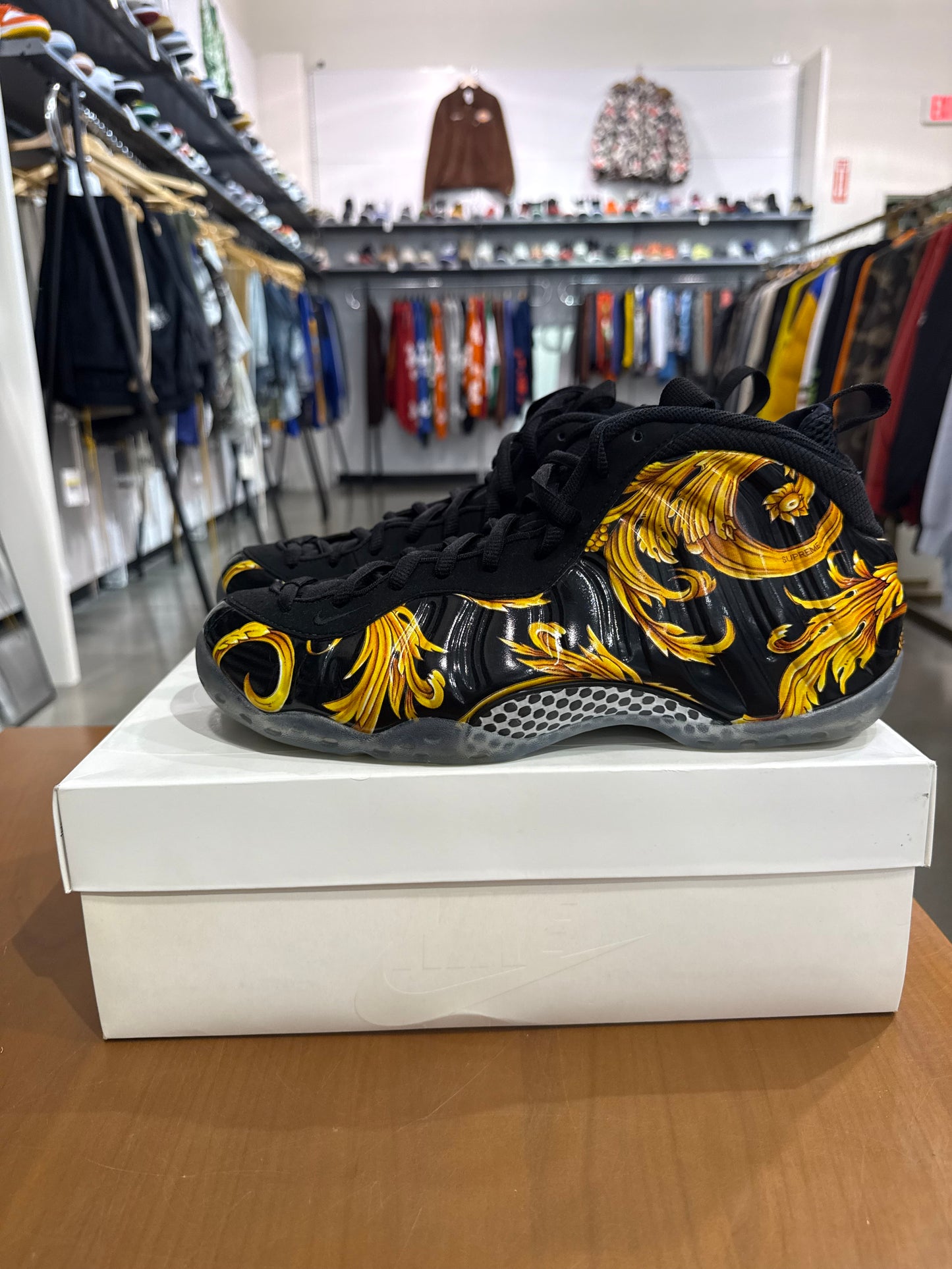 Preowned Nike Air Foamposite One Supreme Black