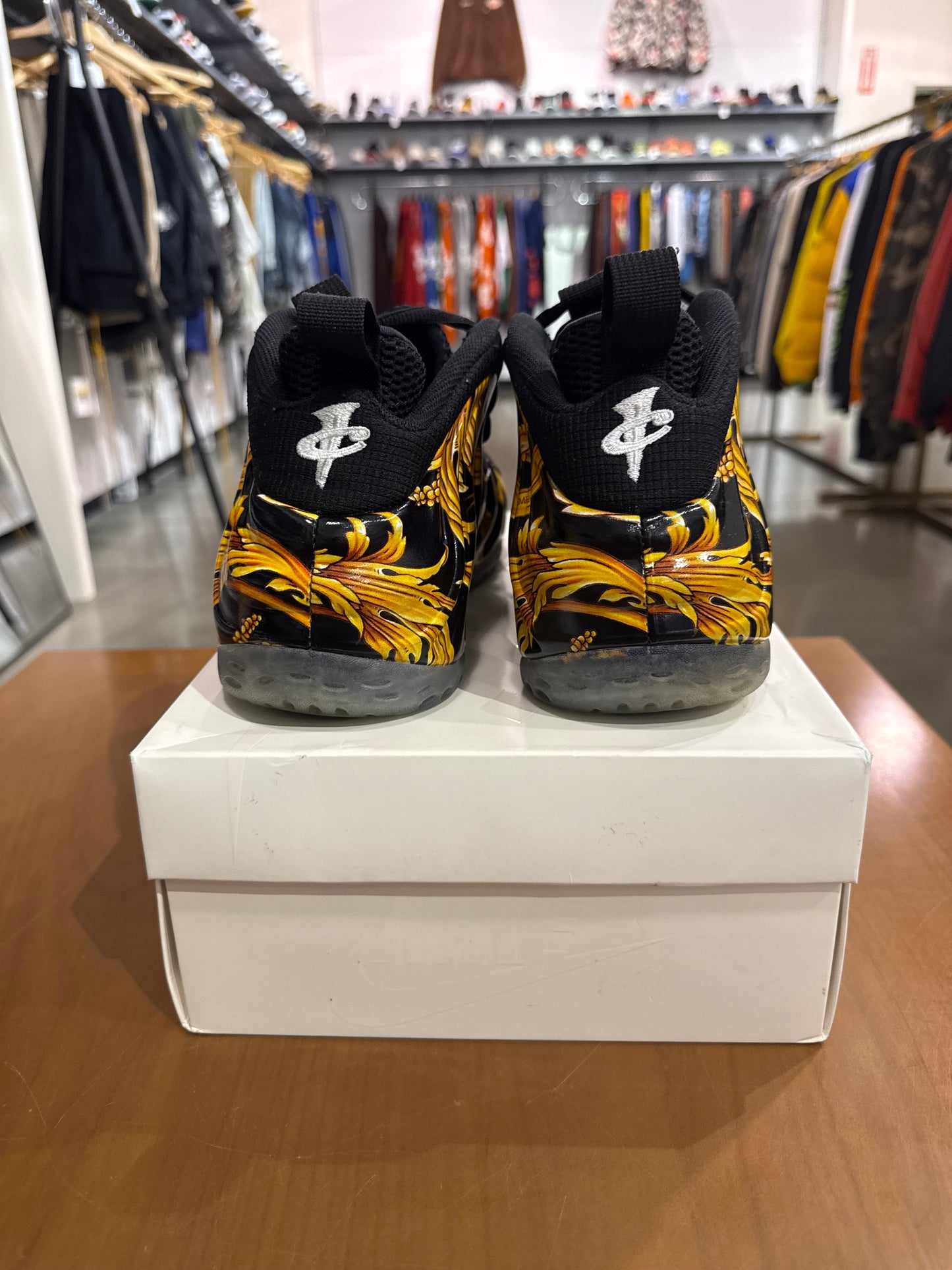 Preowned Nike Air Foamposite One Supreme Black