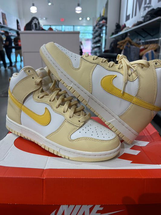 Nike Dunk High Vale Vanilla Topaz Gold