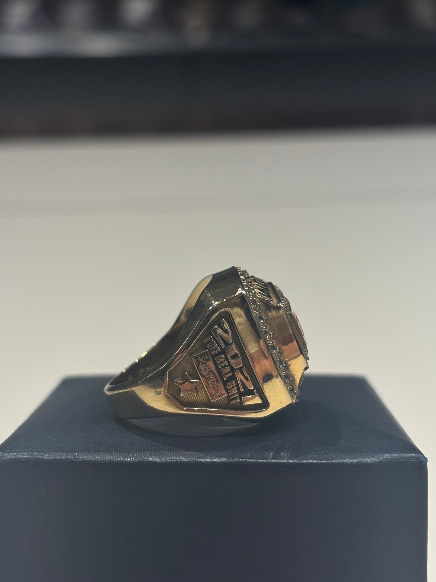 Preowned Supreme Jostens World Famous Championship Ring Gold