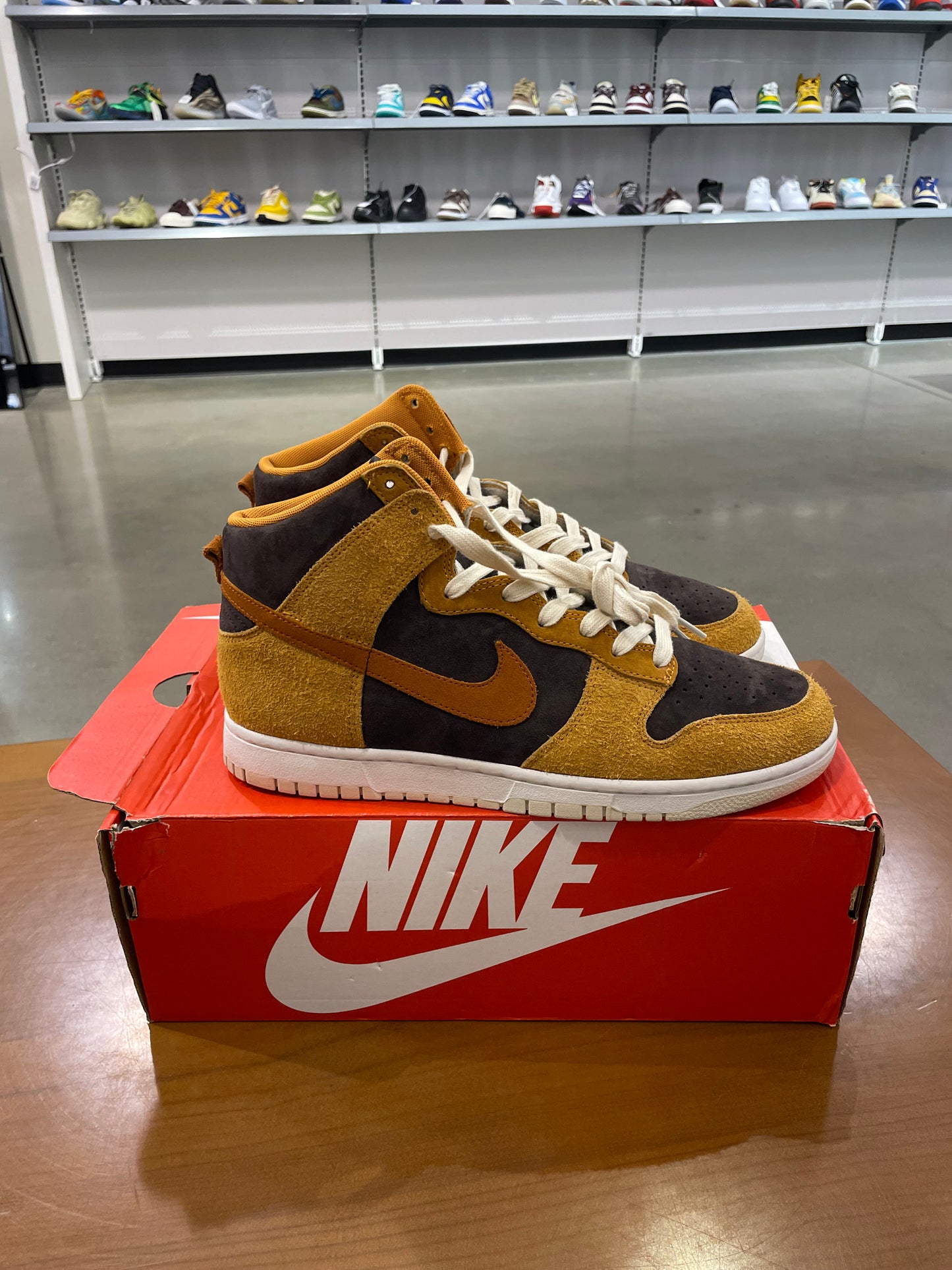 Preowned Nike Dunk High PRM Dark Russet
