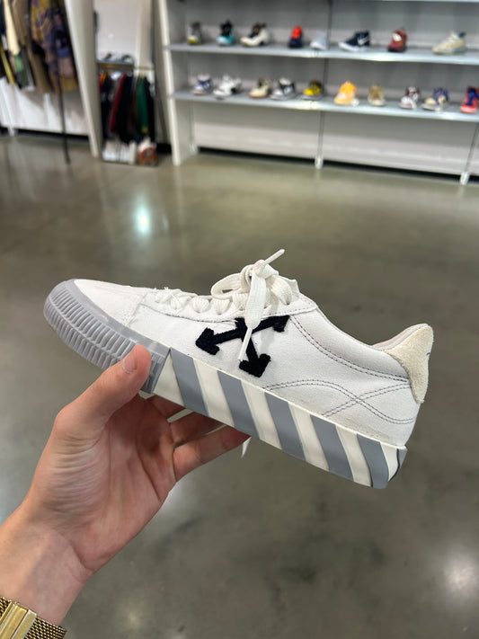 PREOWNED Off White Vulcanized Low White Black