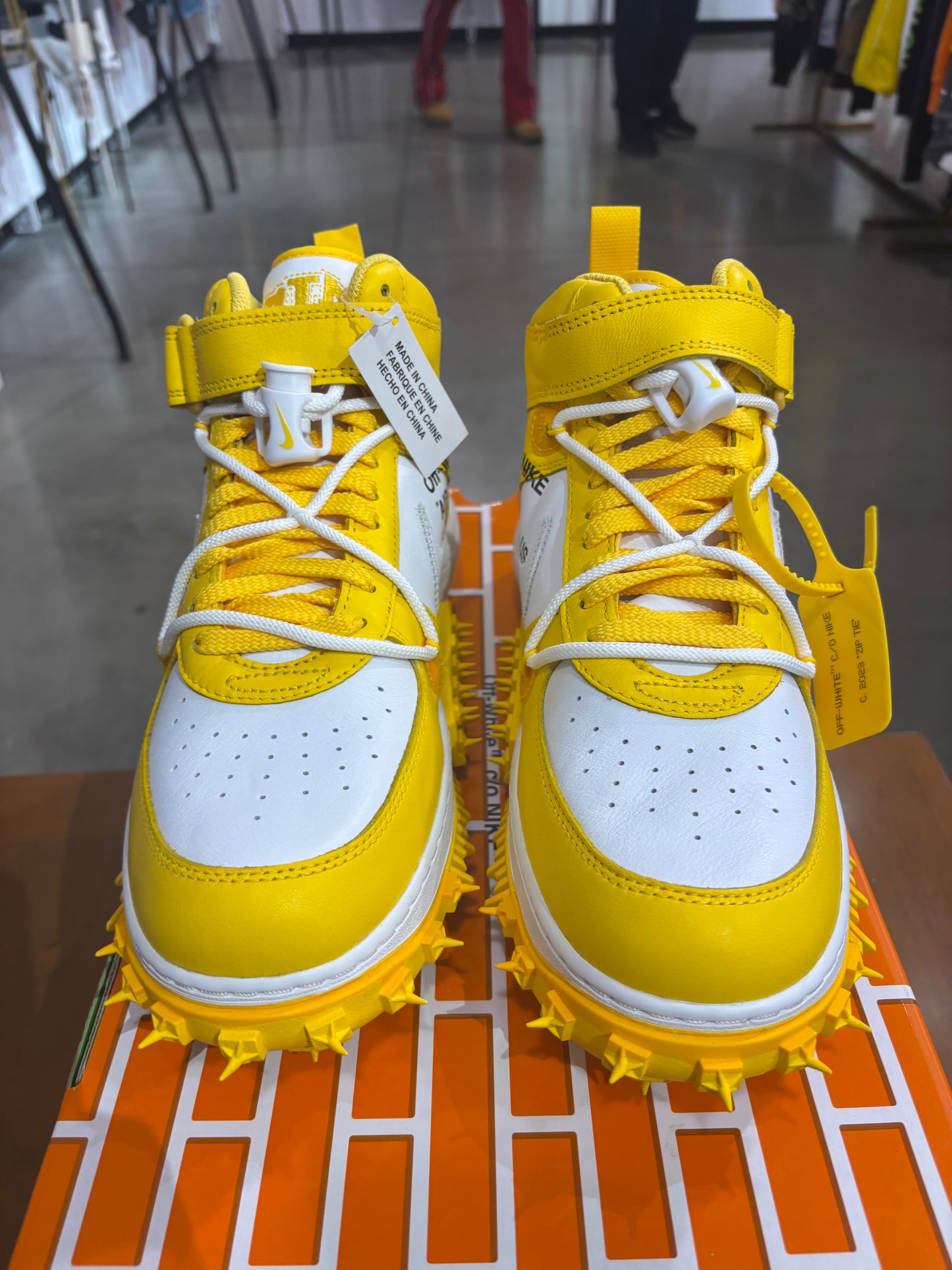 Nike Air Force 1 Mid SP off-White Varsity Maize