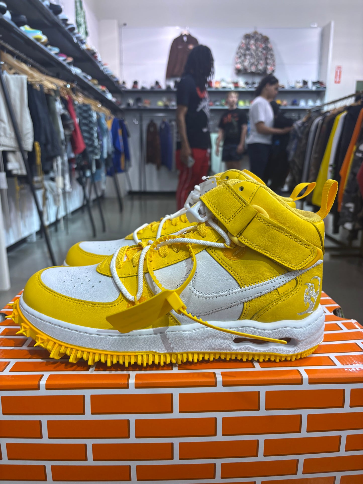 Nike Air Force 1 Mid SP off-White Varsity Maize