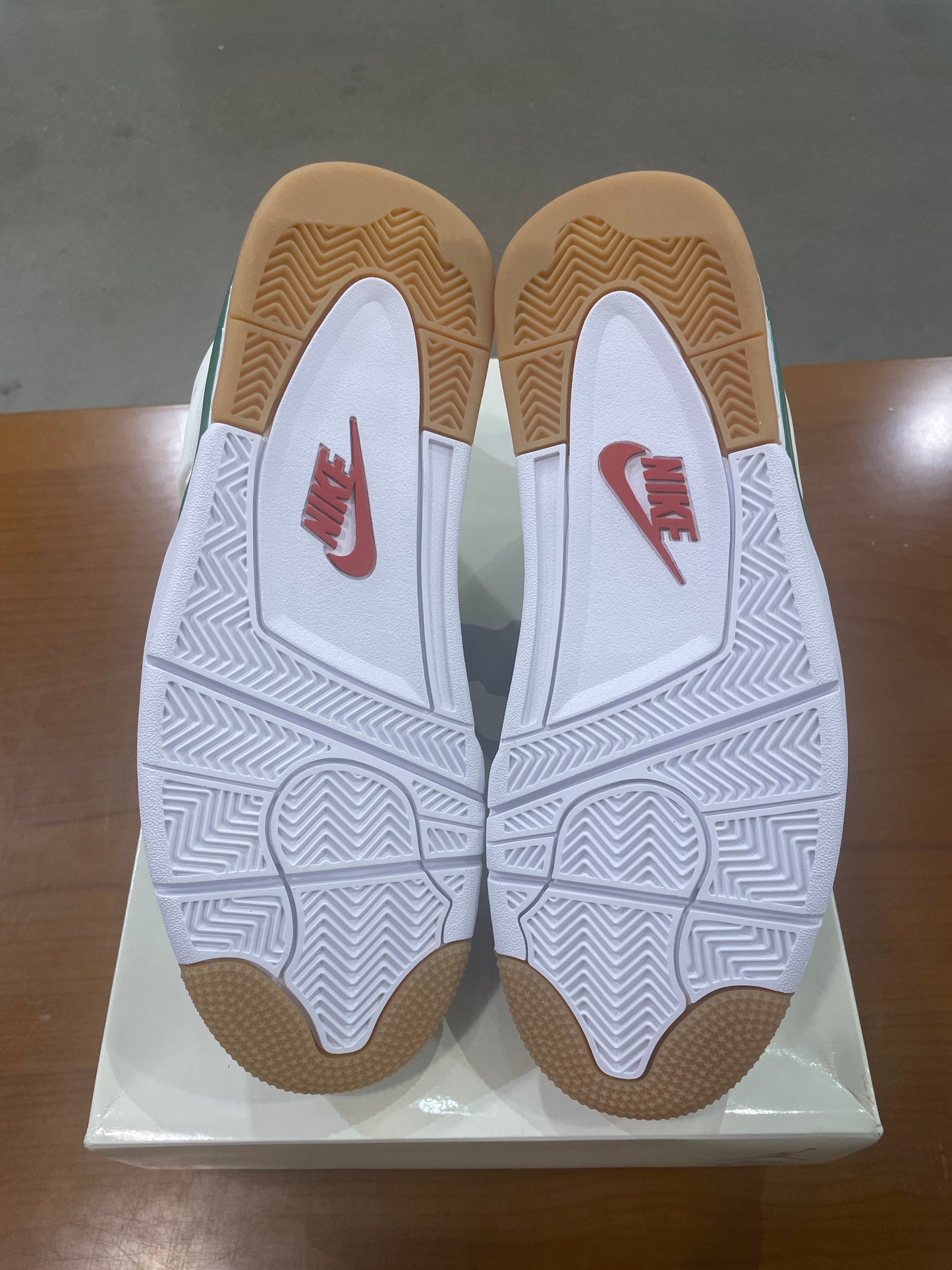 Air Jordan 4 SB Pine Green