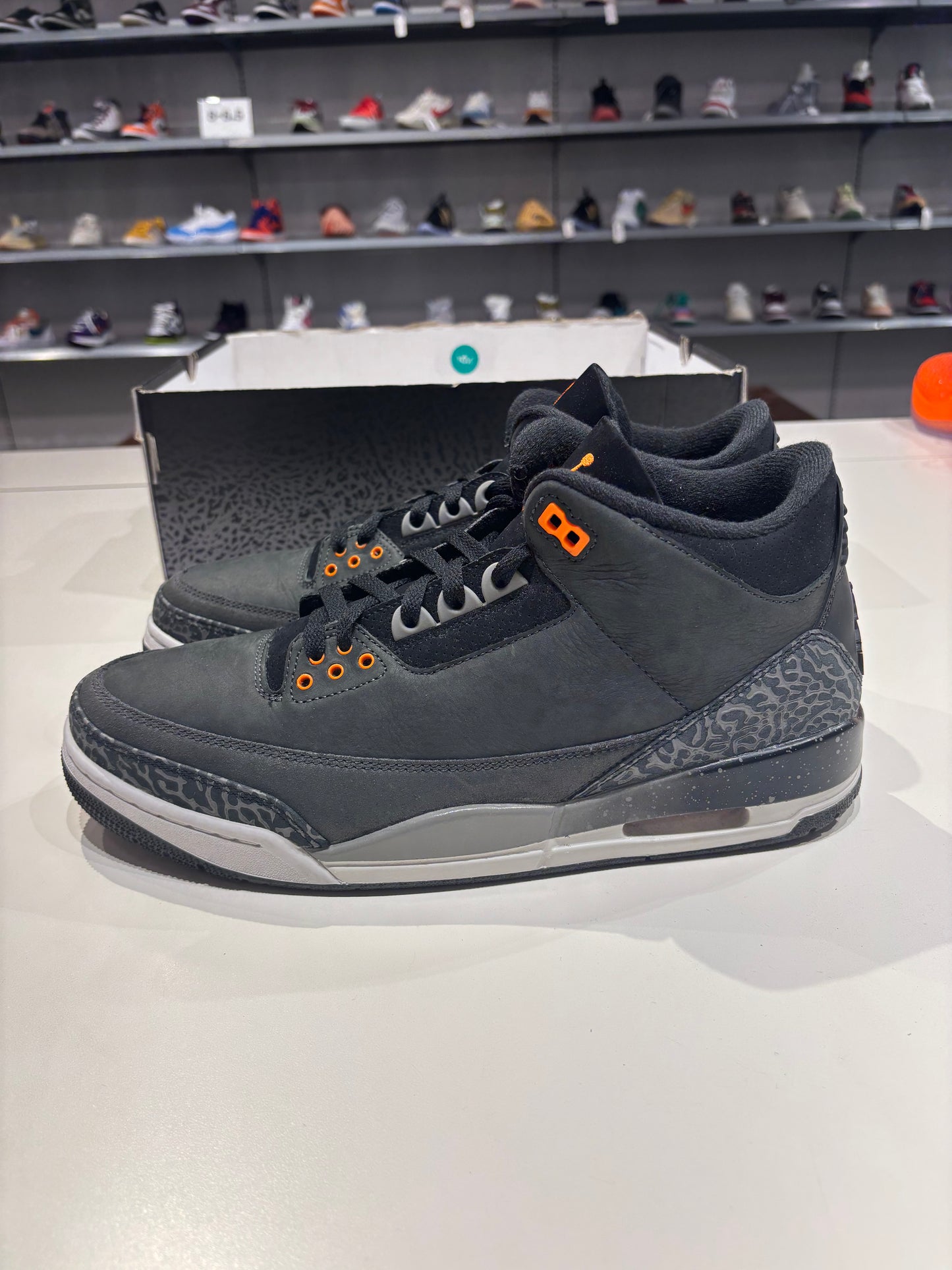 Preowned Air Jordan 3 Fear (NO LID)