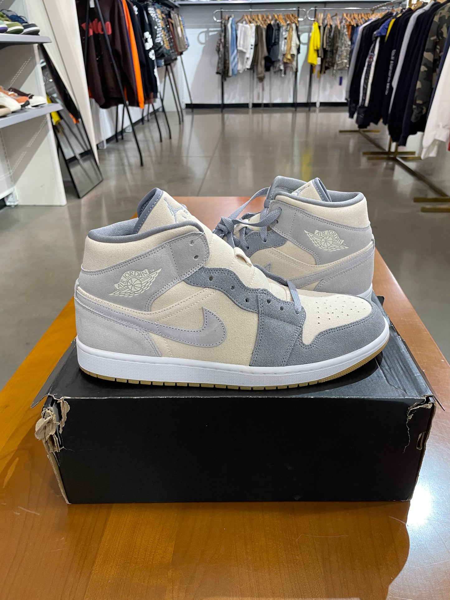 Air Jordan 1 Mid Particle Grey