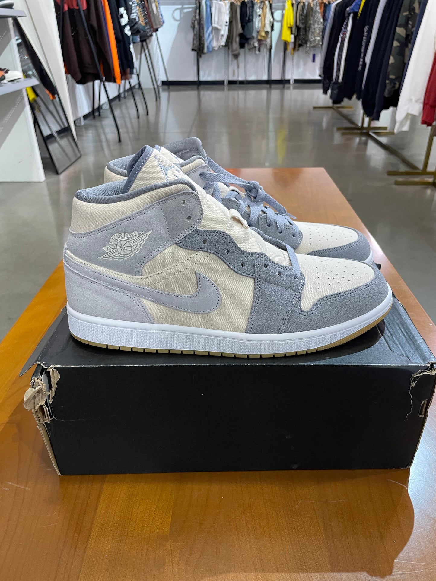 Air Jordan 1 Mid Particle Grey