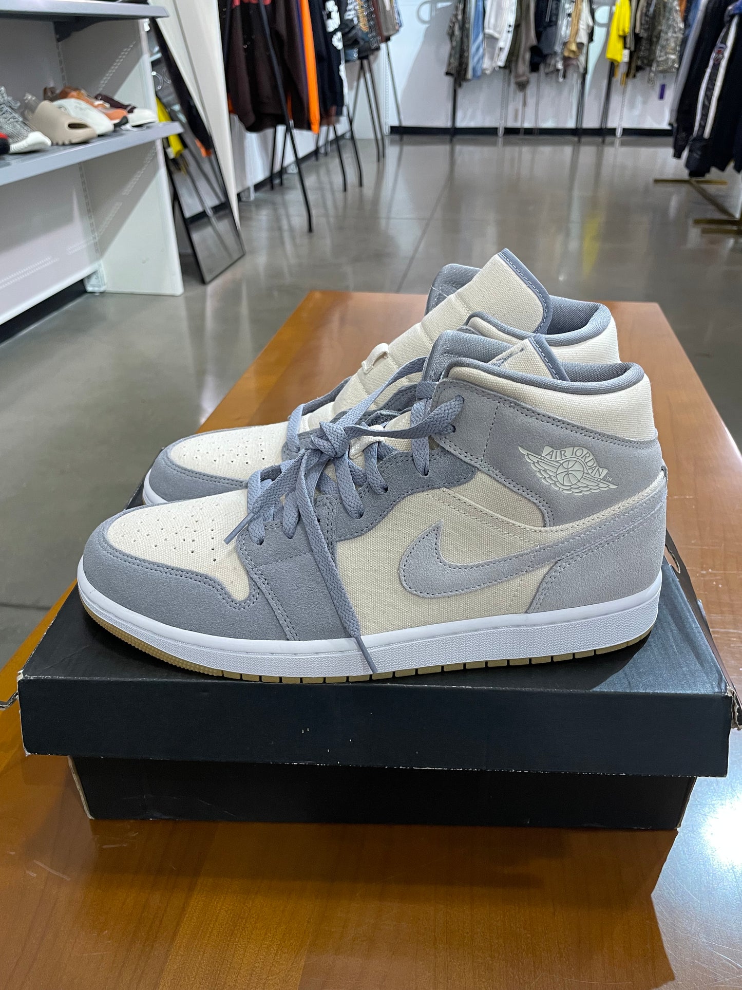Air Jordan 1 Mid Particle Grey