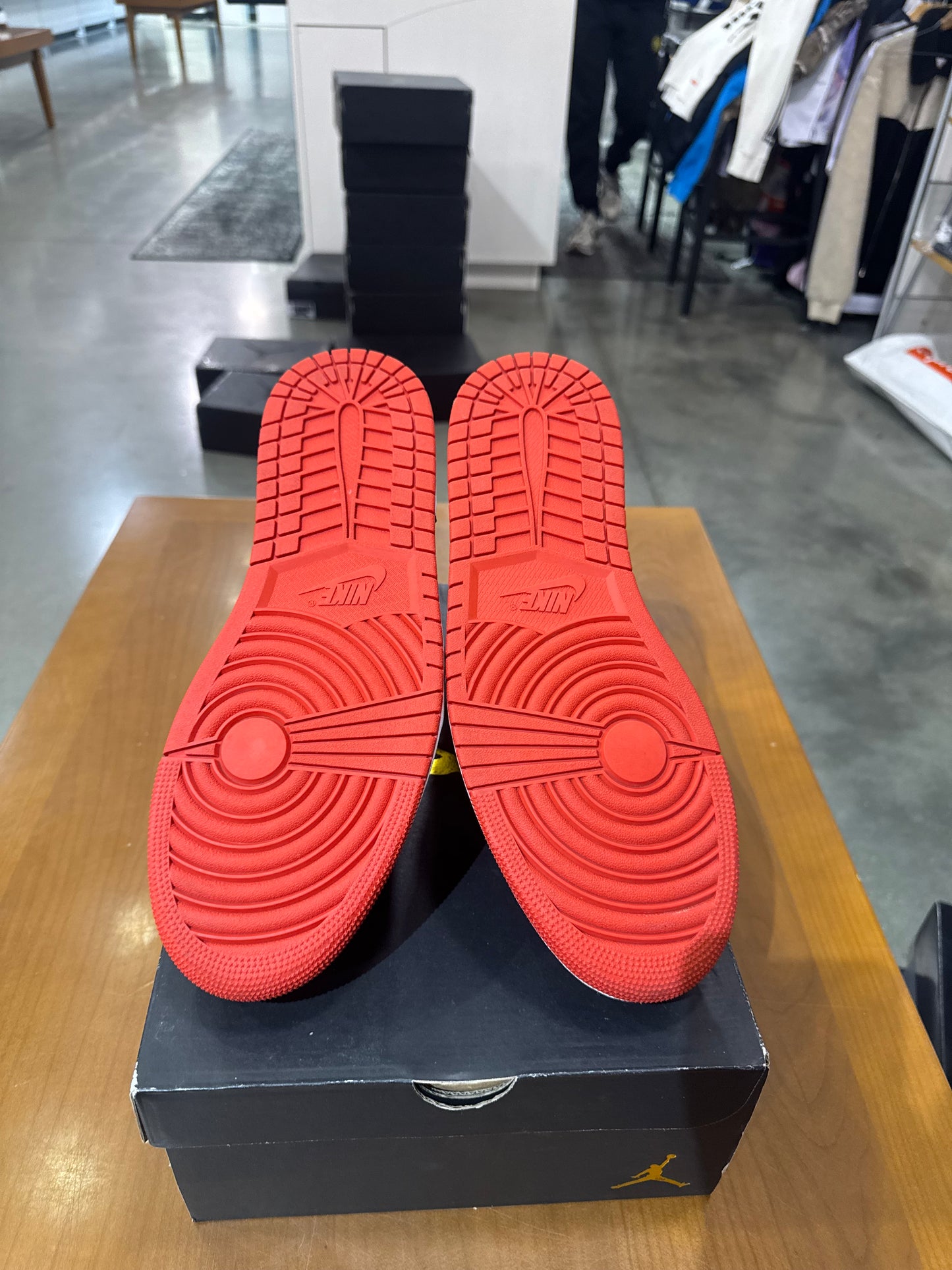 Preowned Air Jordan 1 Mid Alternate Bred