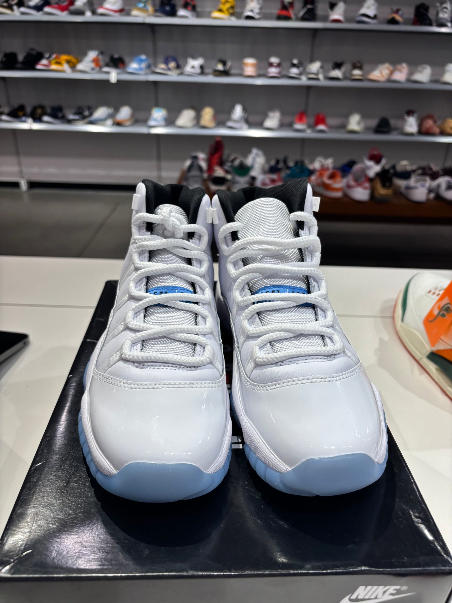 Air Jordan 11 Legend Blue