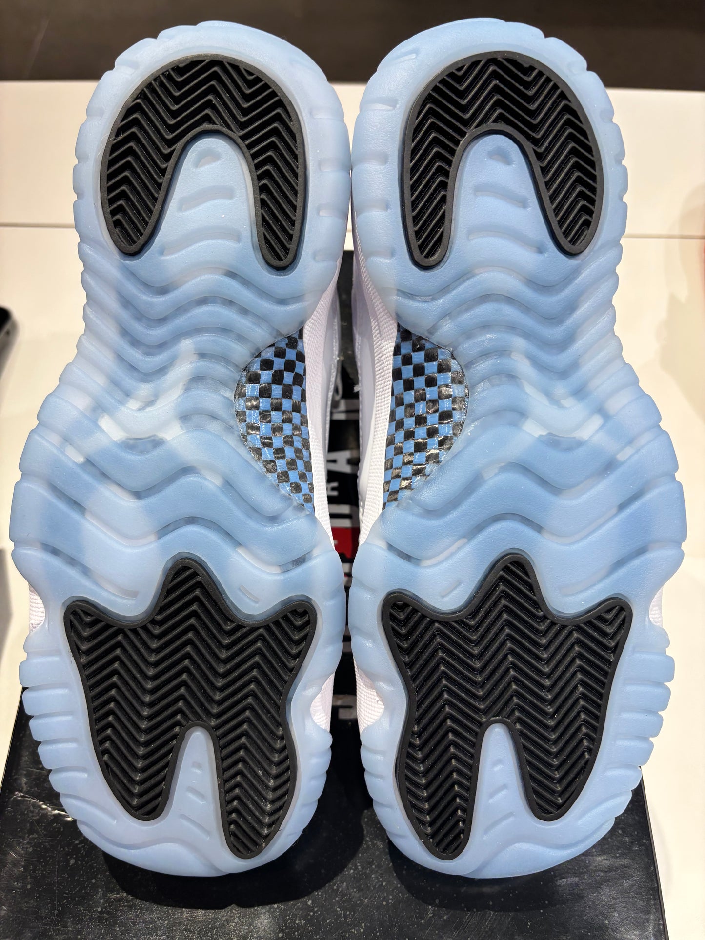 Air Jordan 11 Legend Blue