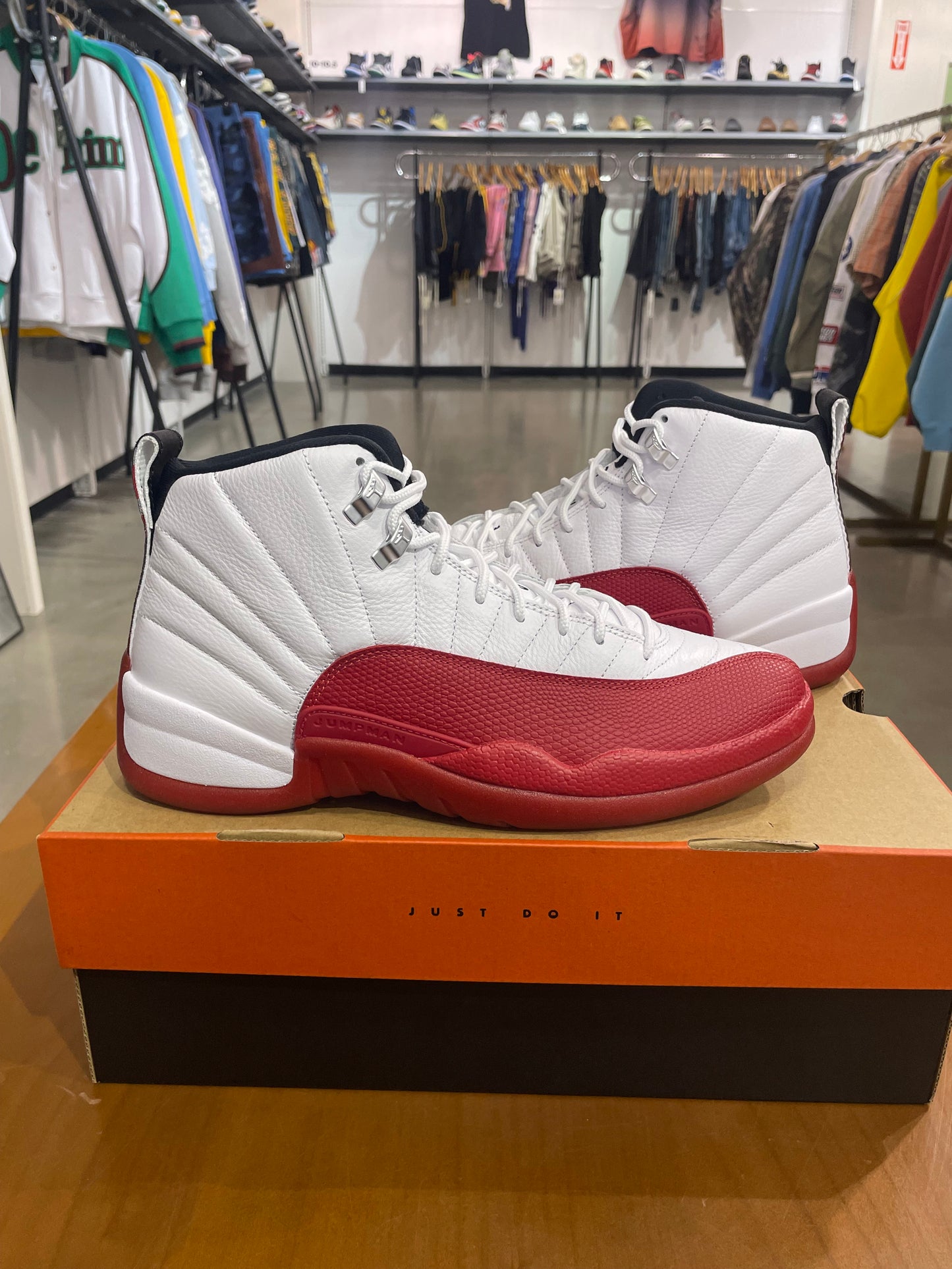 Air Jordan 12 Cherry