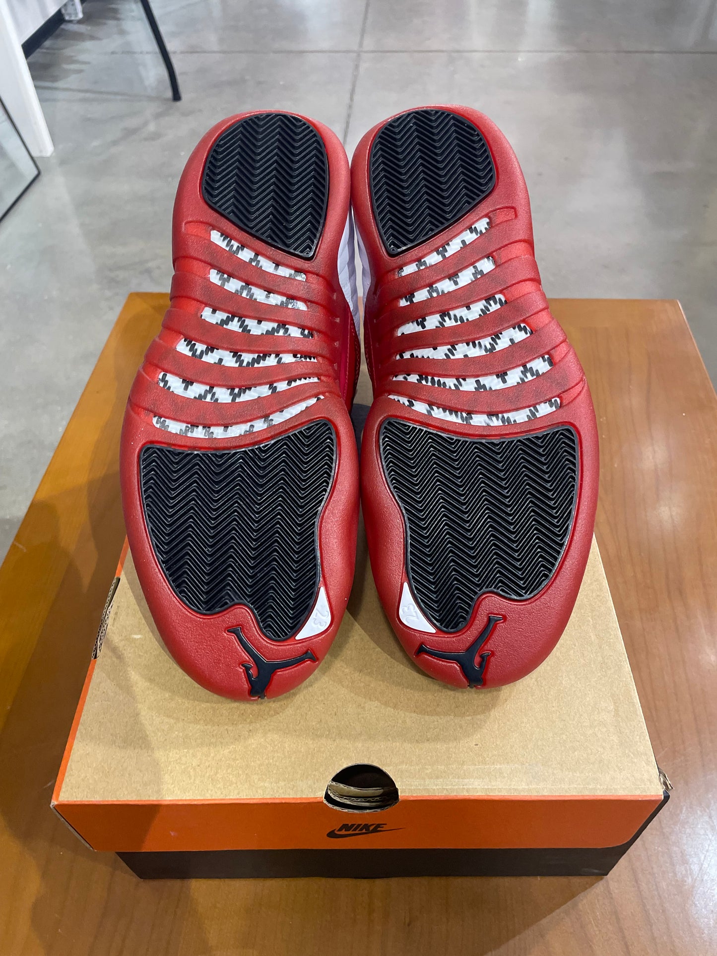 Air Jordan 12 Cherry