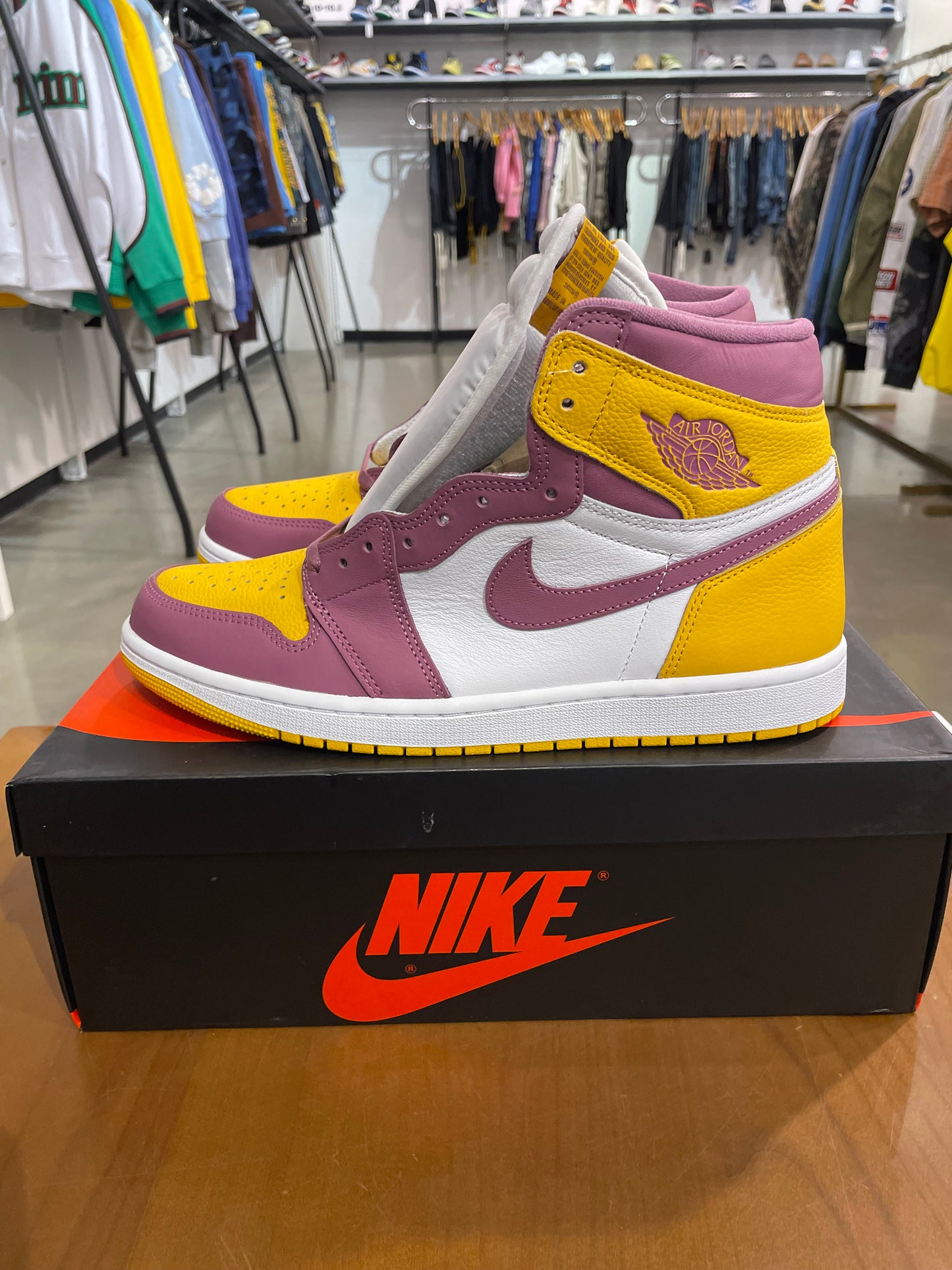 Air Jordan 1 Brotherhood