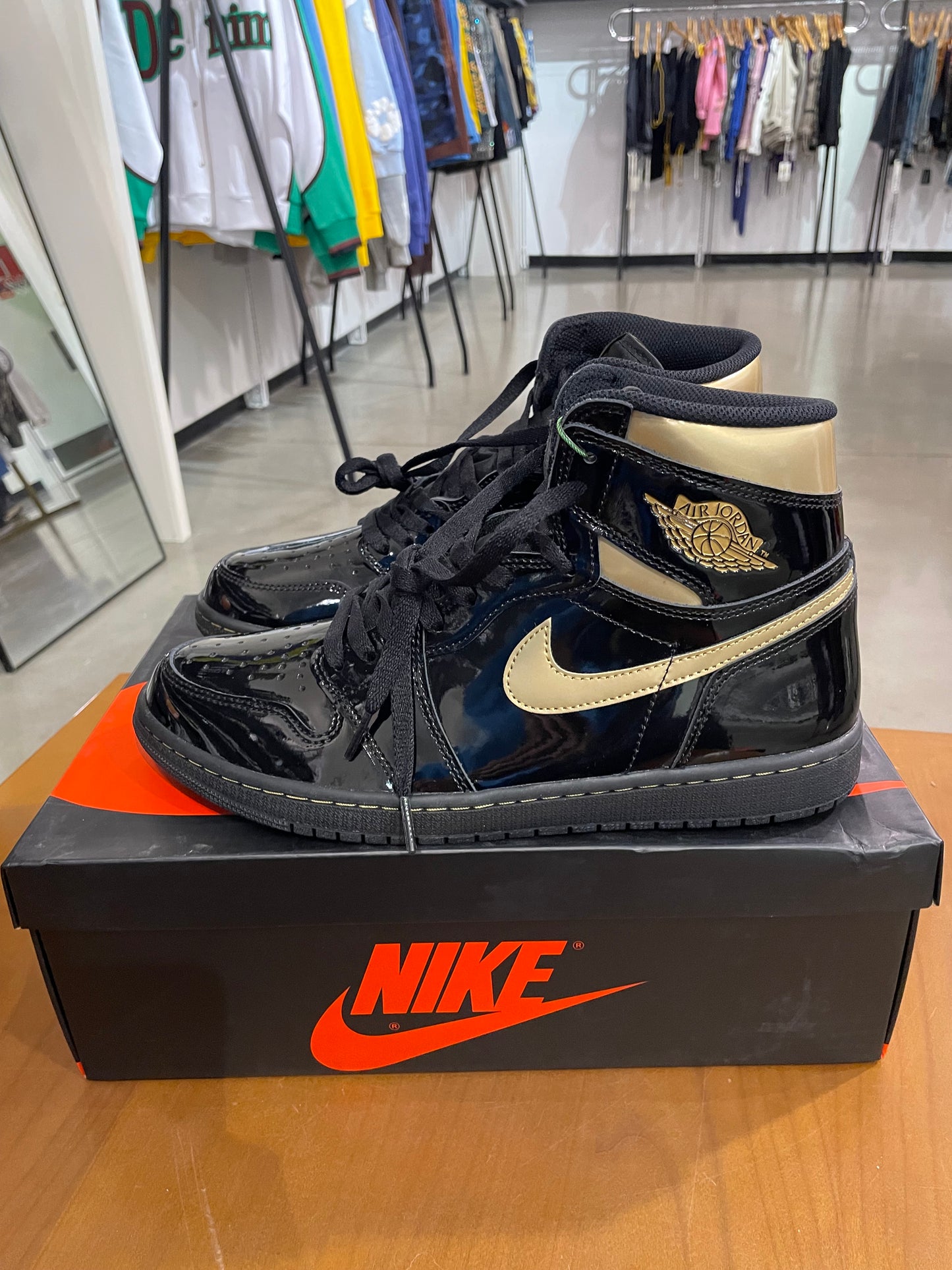 Air Jordan 1 Black Metallic Gold