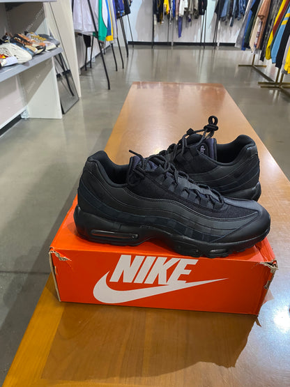 Air Max 95 Essential Triple Black