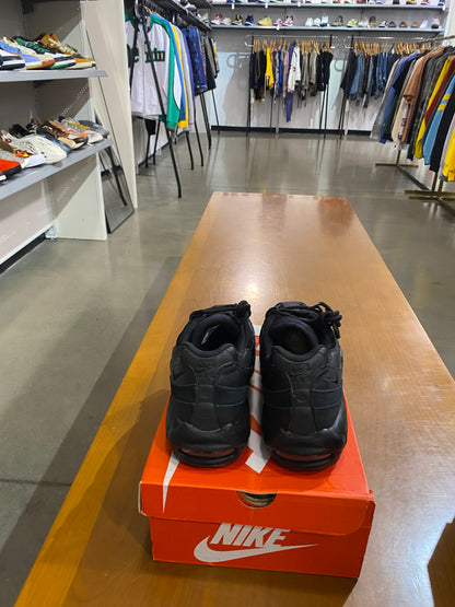 Air Max 95 Essential Triple Black