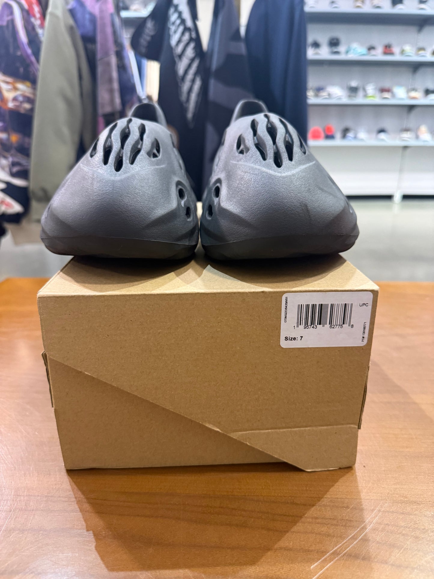 Preowned Yeezy Foam Runner Onyx