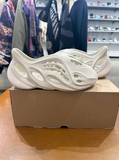 Preowned Yeezy Foam Runner Ararat
