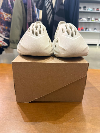 Preowned Yeezy Foam Runner Ararat