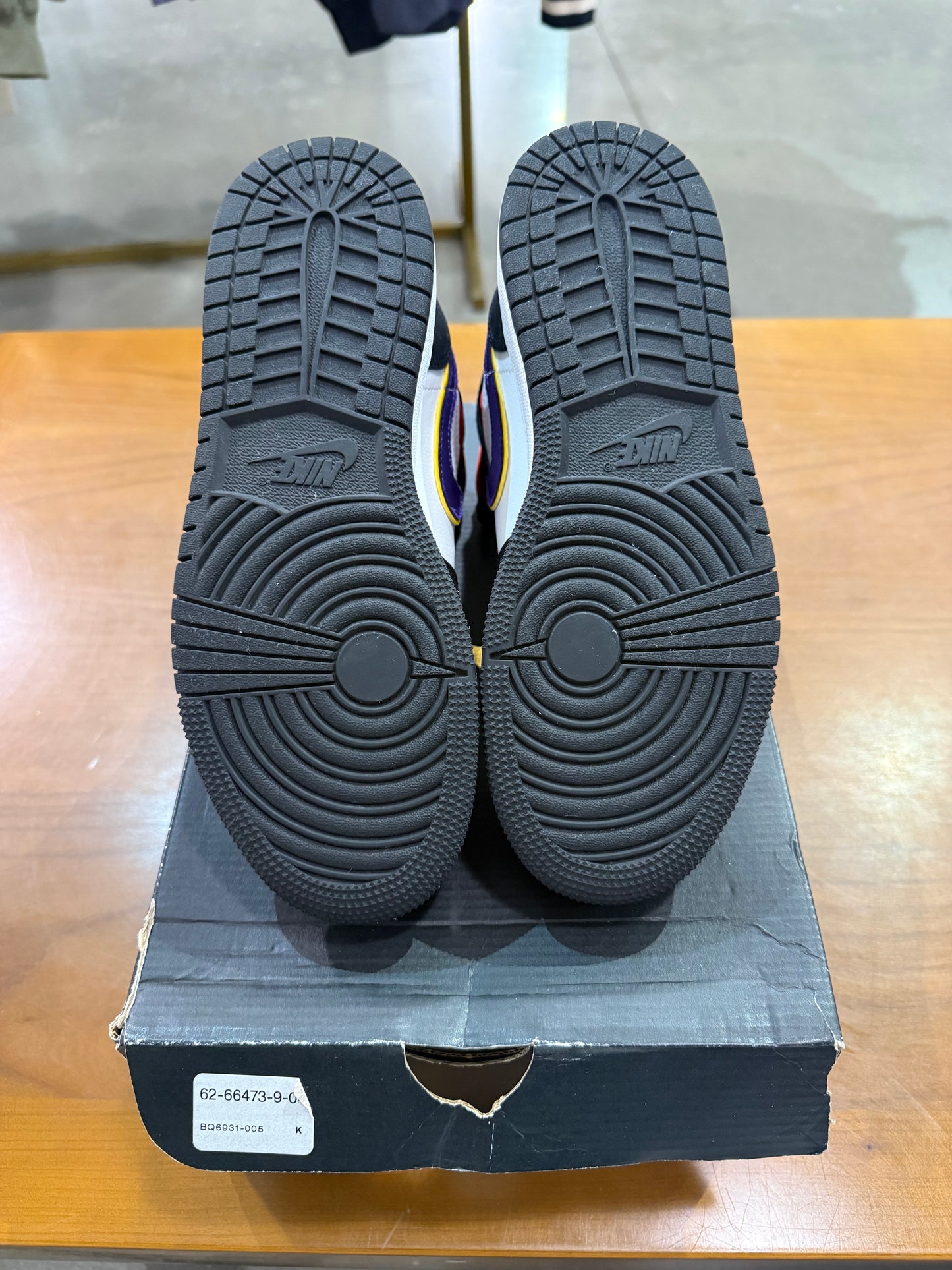 Preowned Air Jordan 1 Mid Lakers Top 3