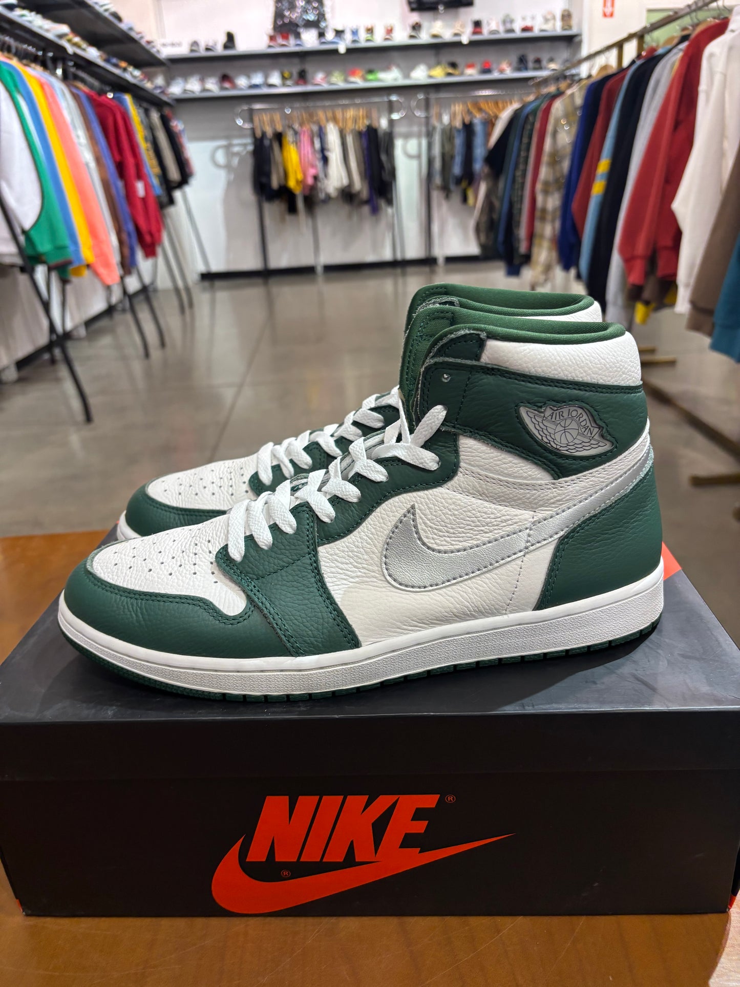 Preowned Air Jordan 1 gorge green