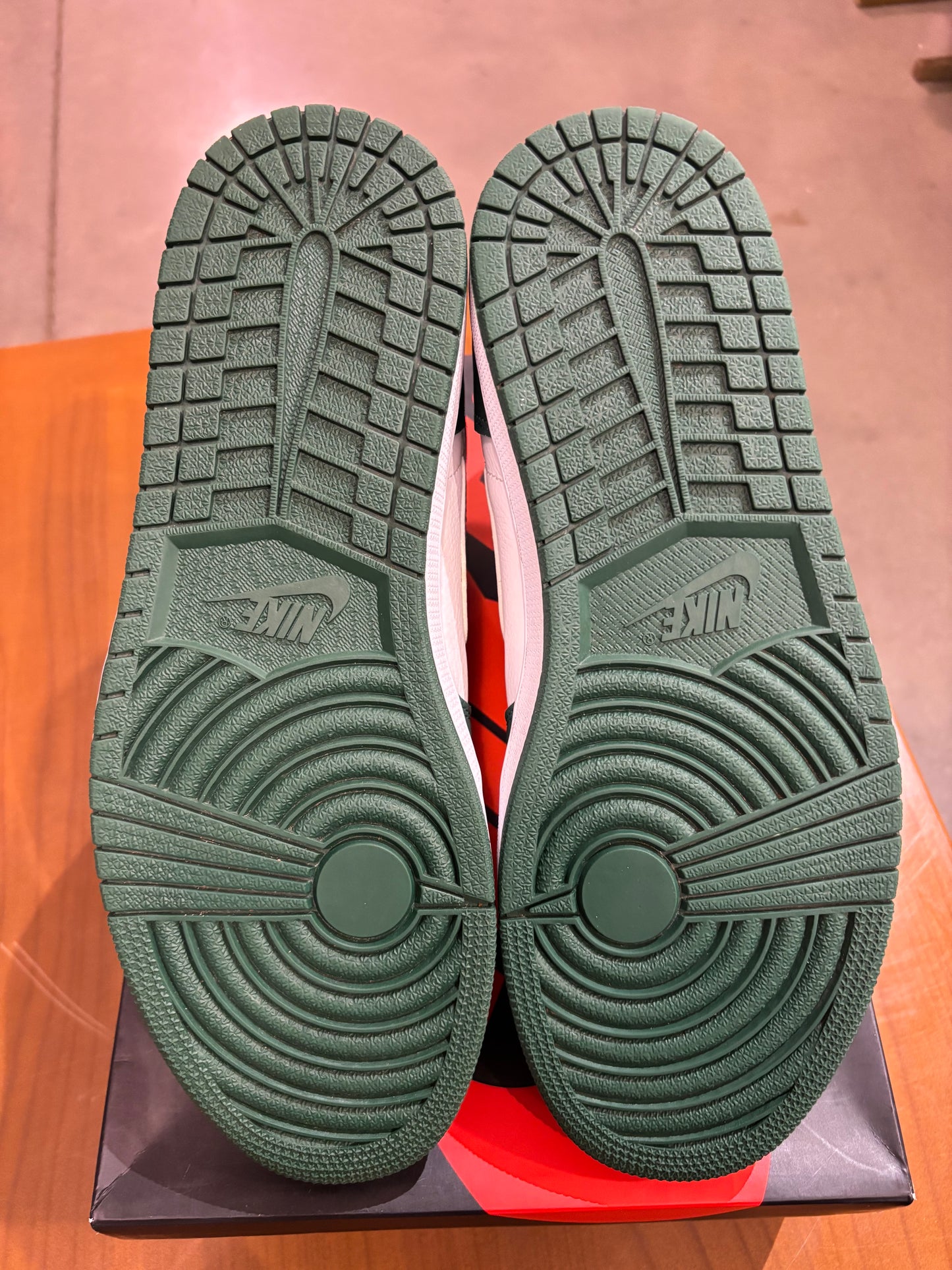 Preowned Air Jordan 1 gorge green