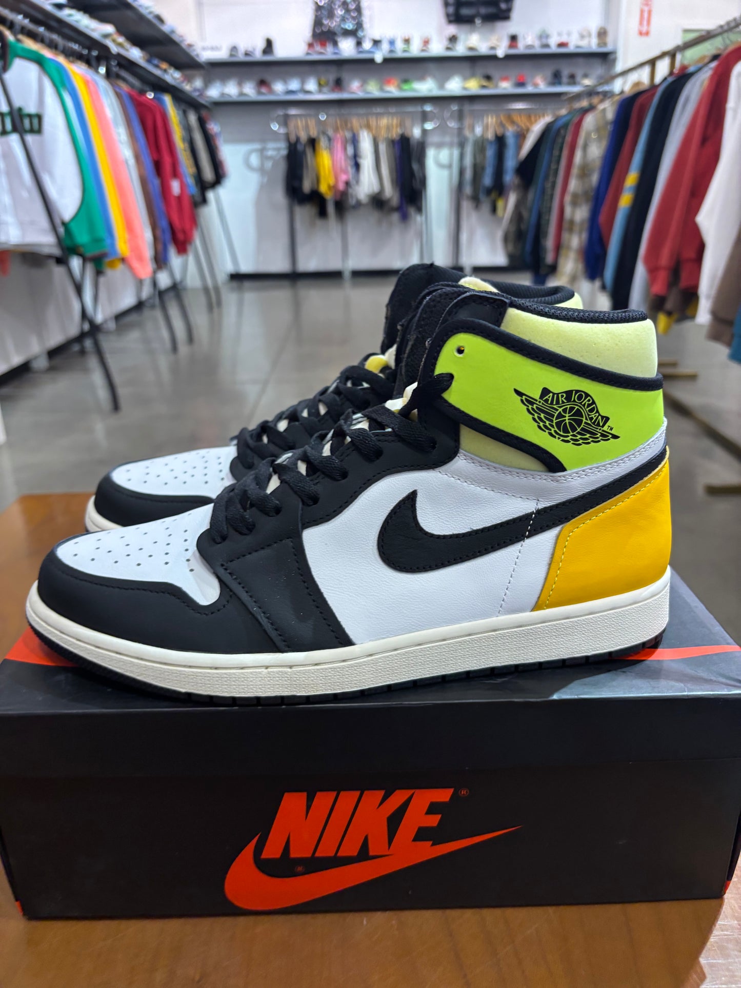 Air Jordan 1 White Black Volt University Gold