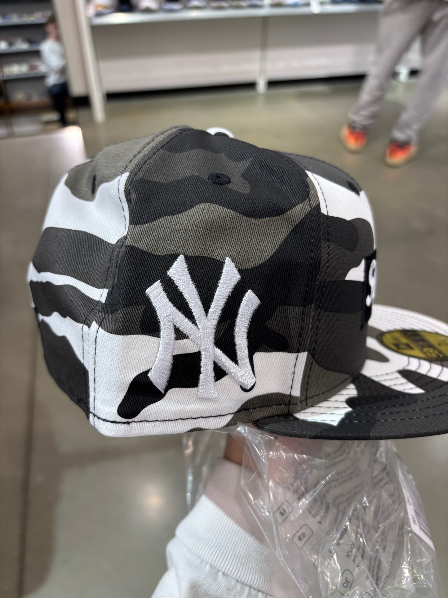 Supreme MLB Teams Box Logo New Era Cap Black Snow Camo