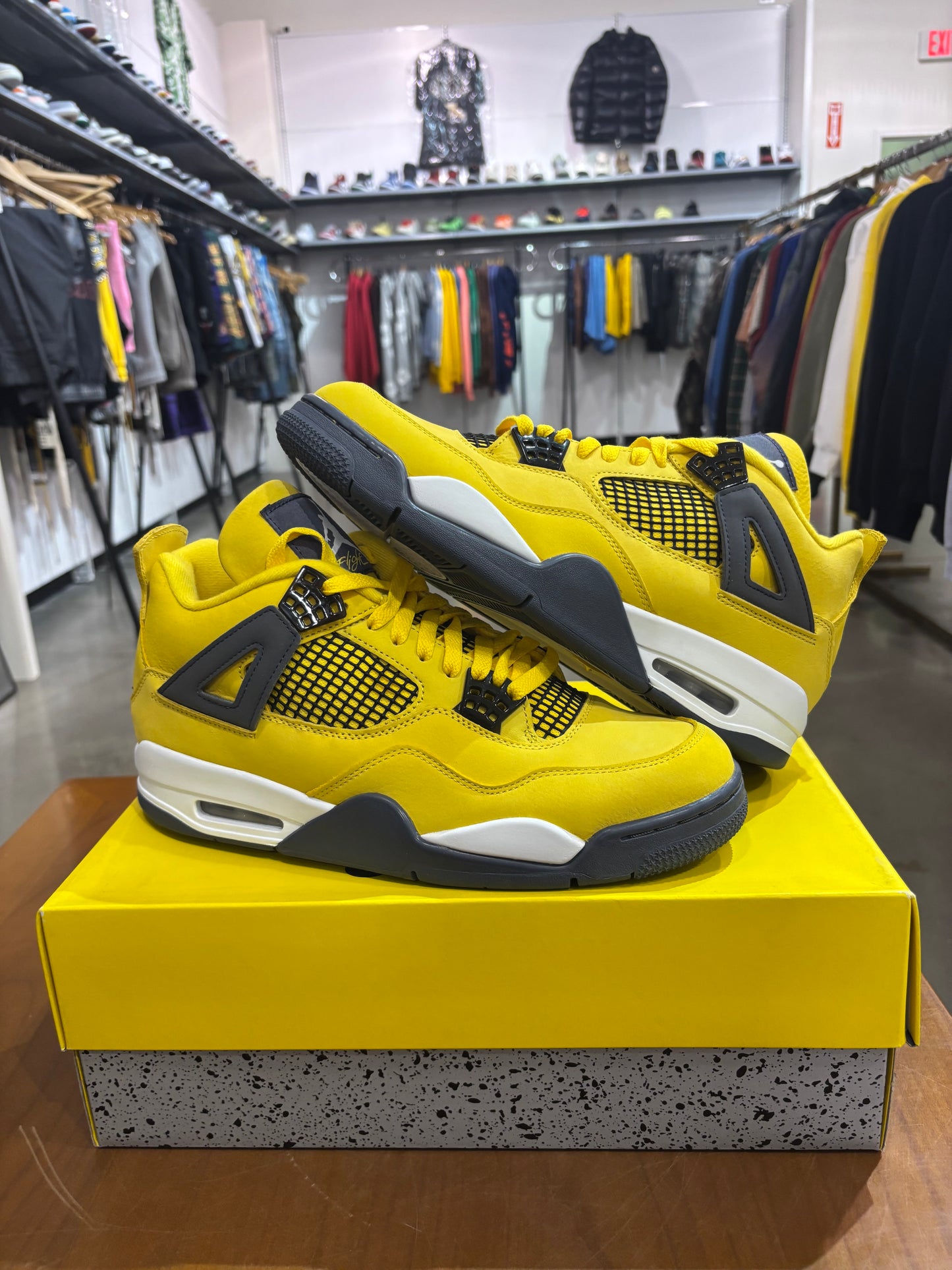 Air Jordan 4 Lightning