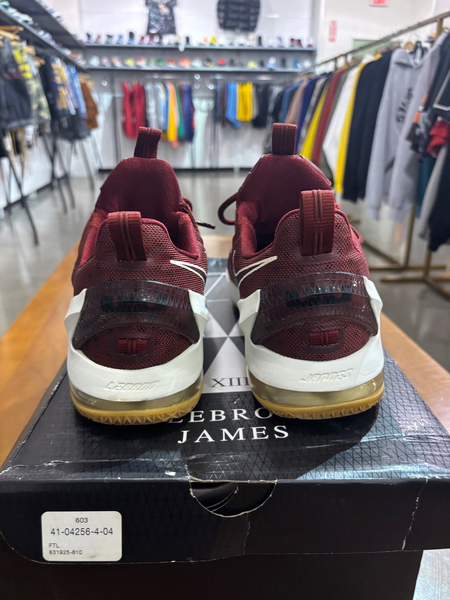 Preowned Nike Lebron 13 Low Cavs