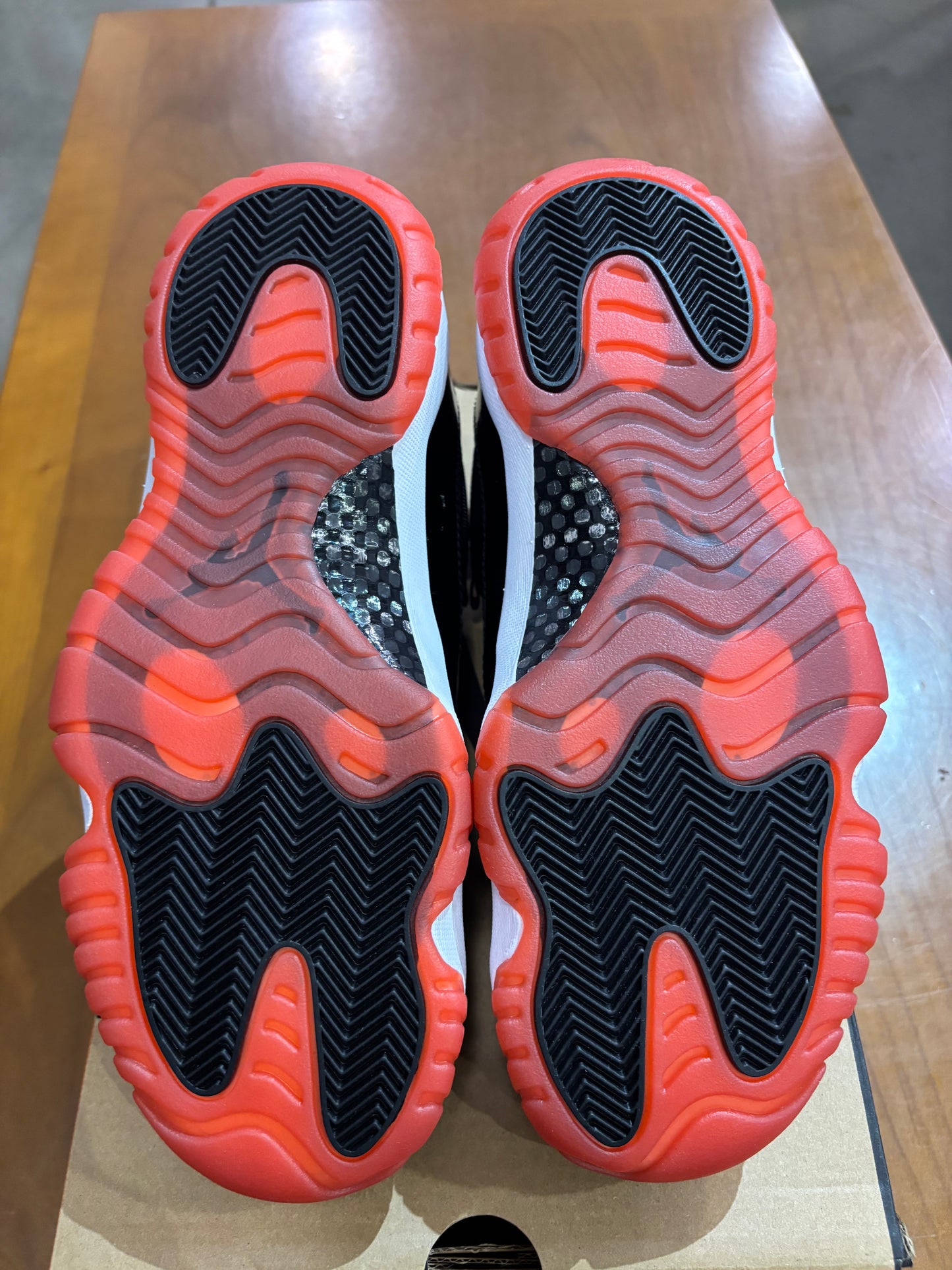 Air Jordan 11 Low Bred