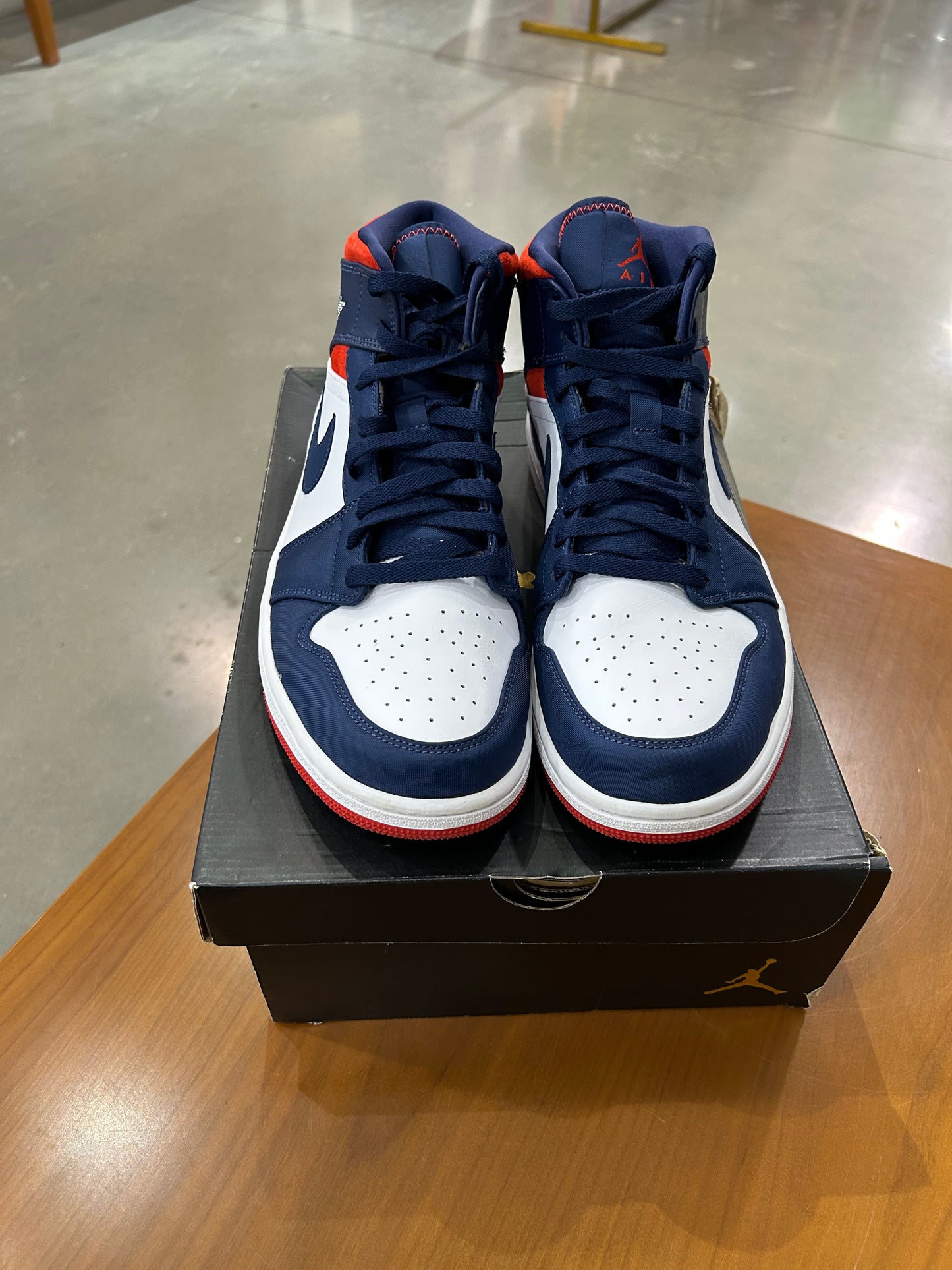 Preowned Air Jordan 1 Mid SE USA