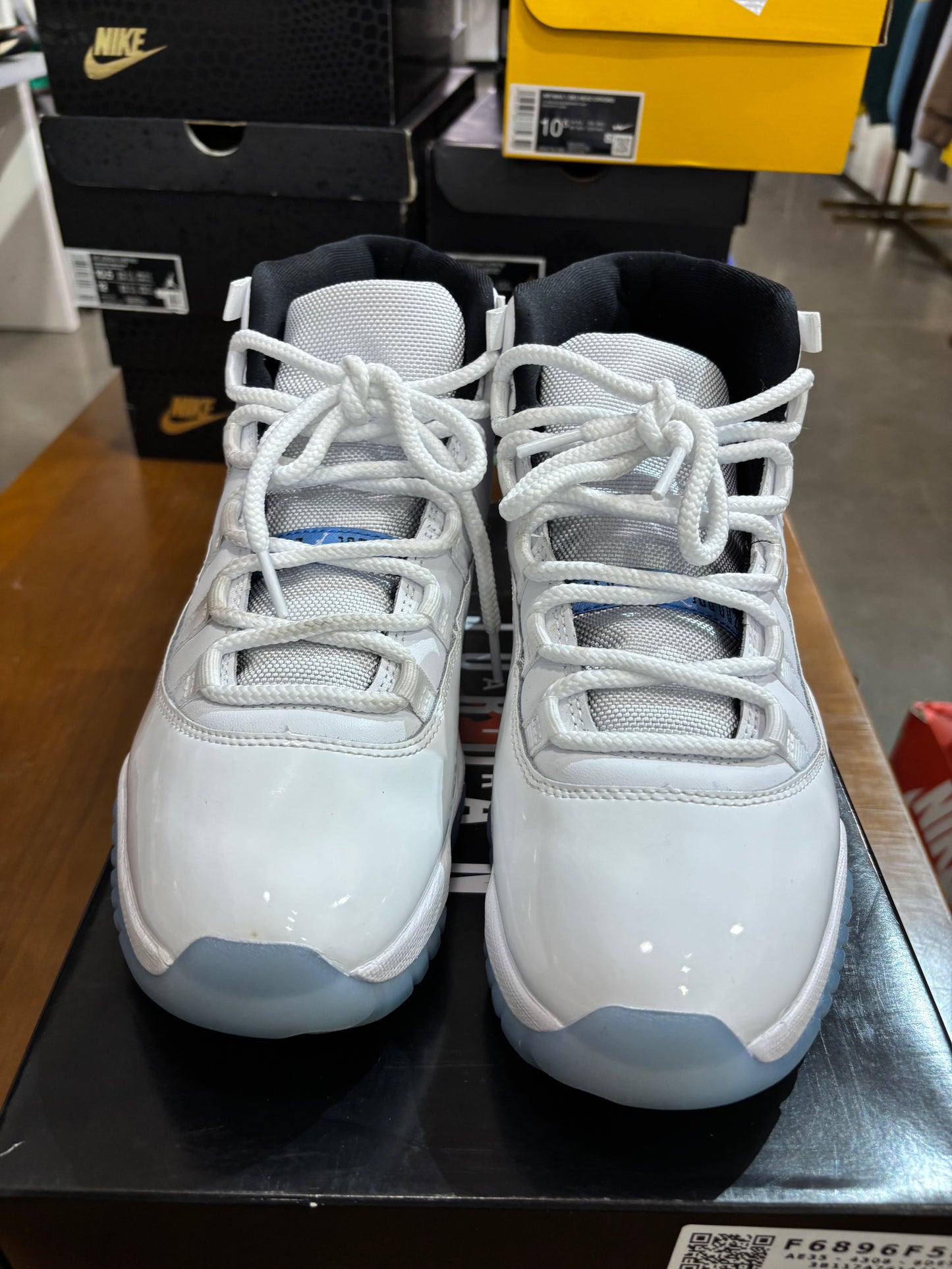 Air Jordan 11 Legend Blue