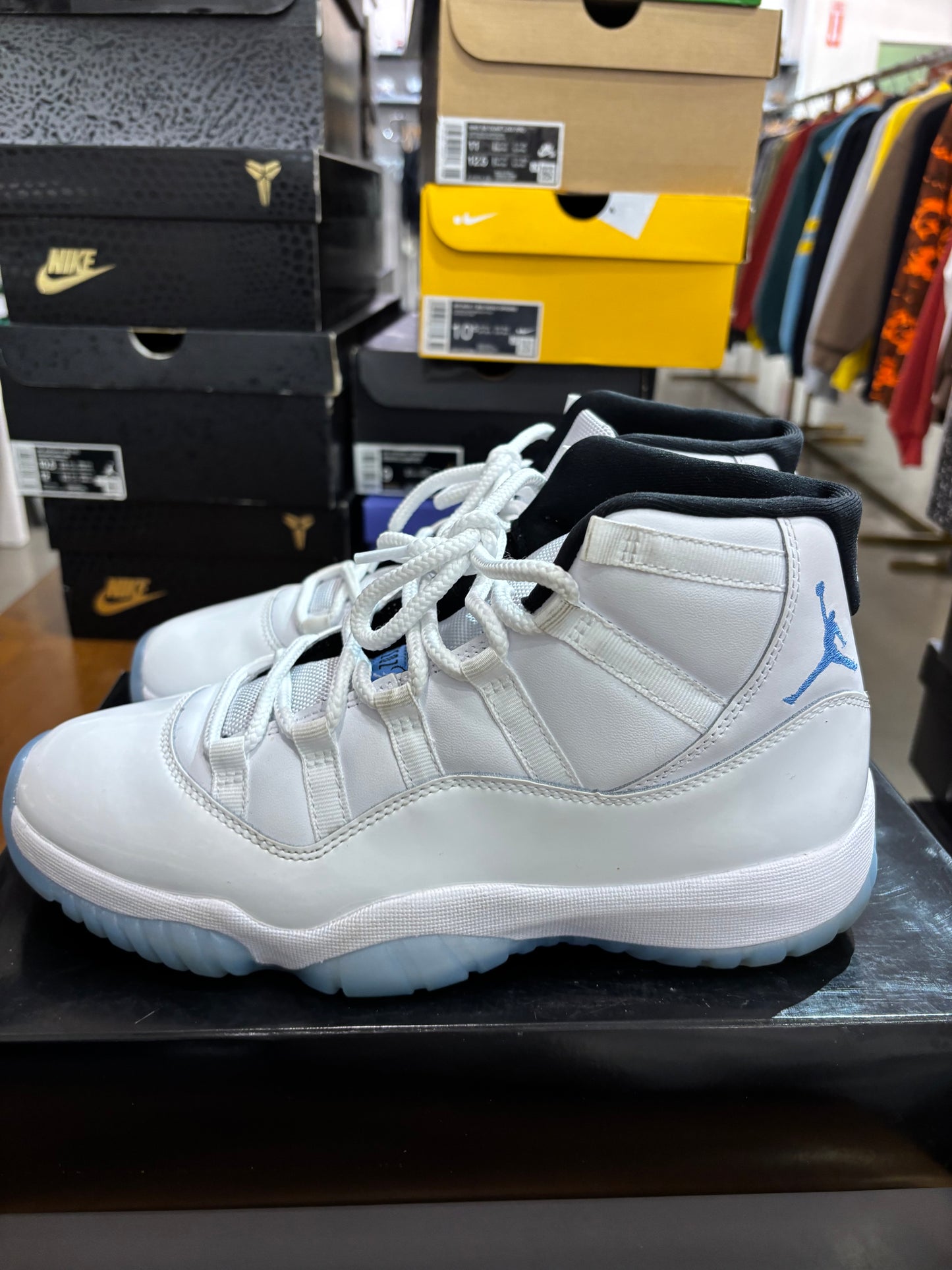 Air Jordan 11 Legend Blue