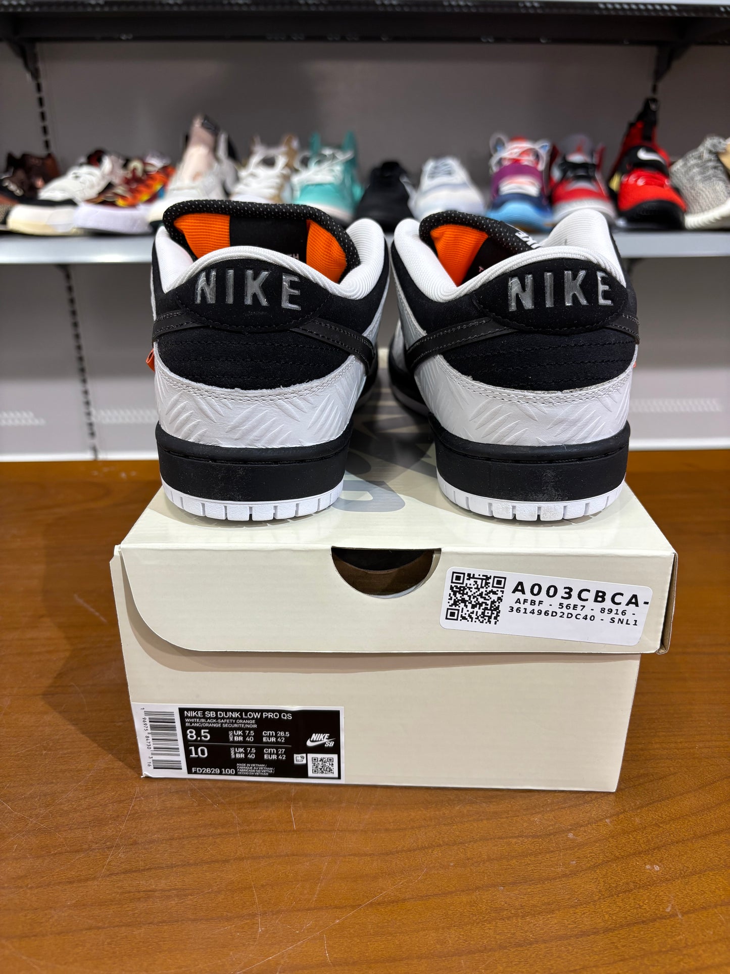 Nike SB Dunk Low Tightbooth