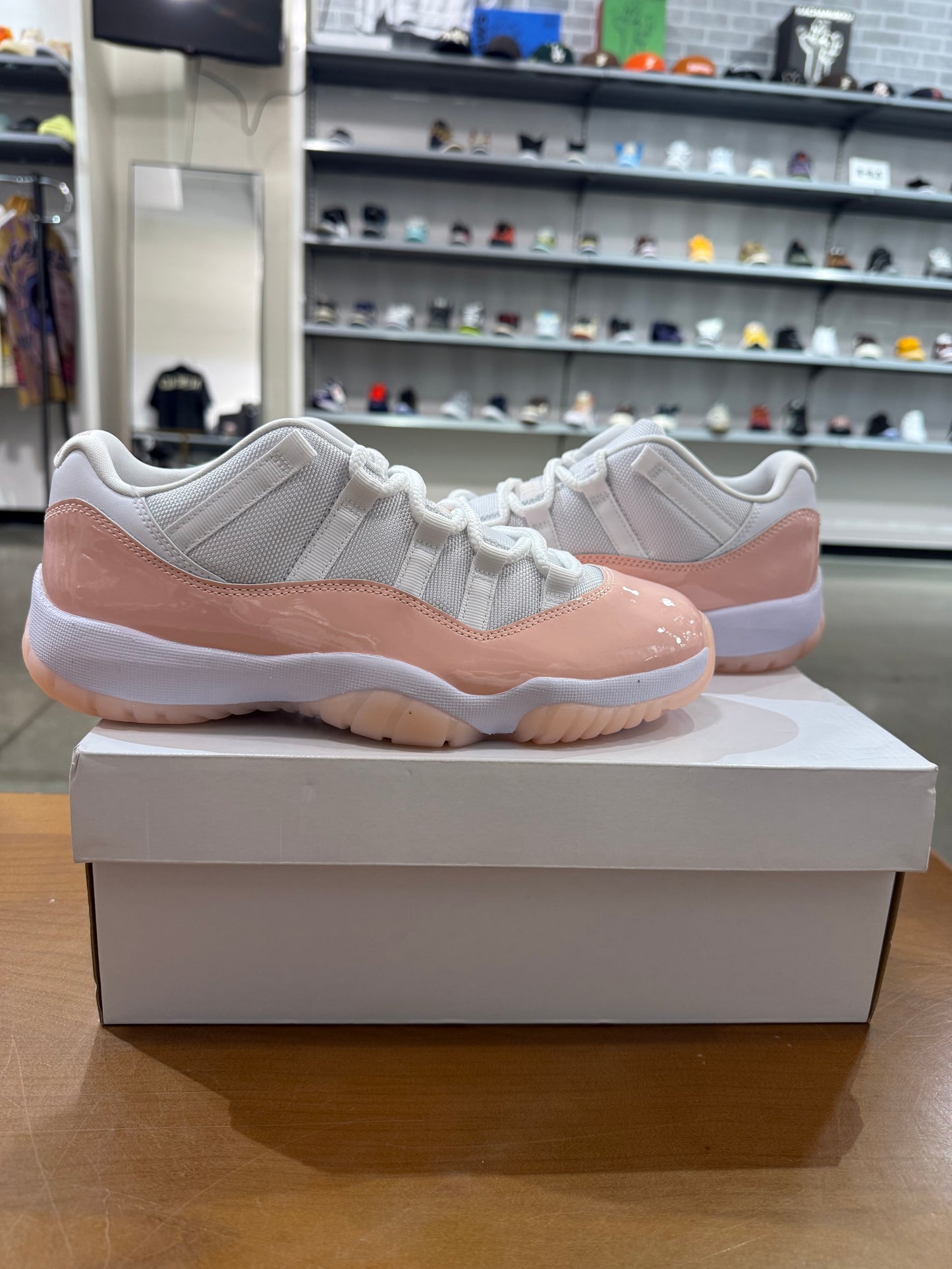 Air Jordan 11 Low Legend Pink