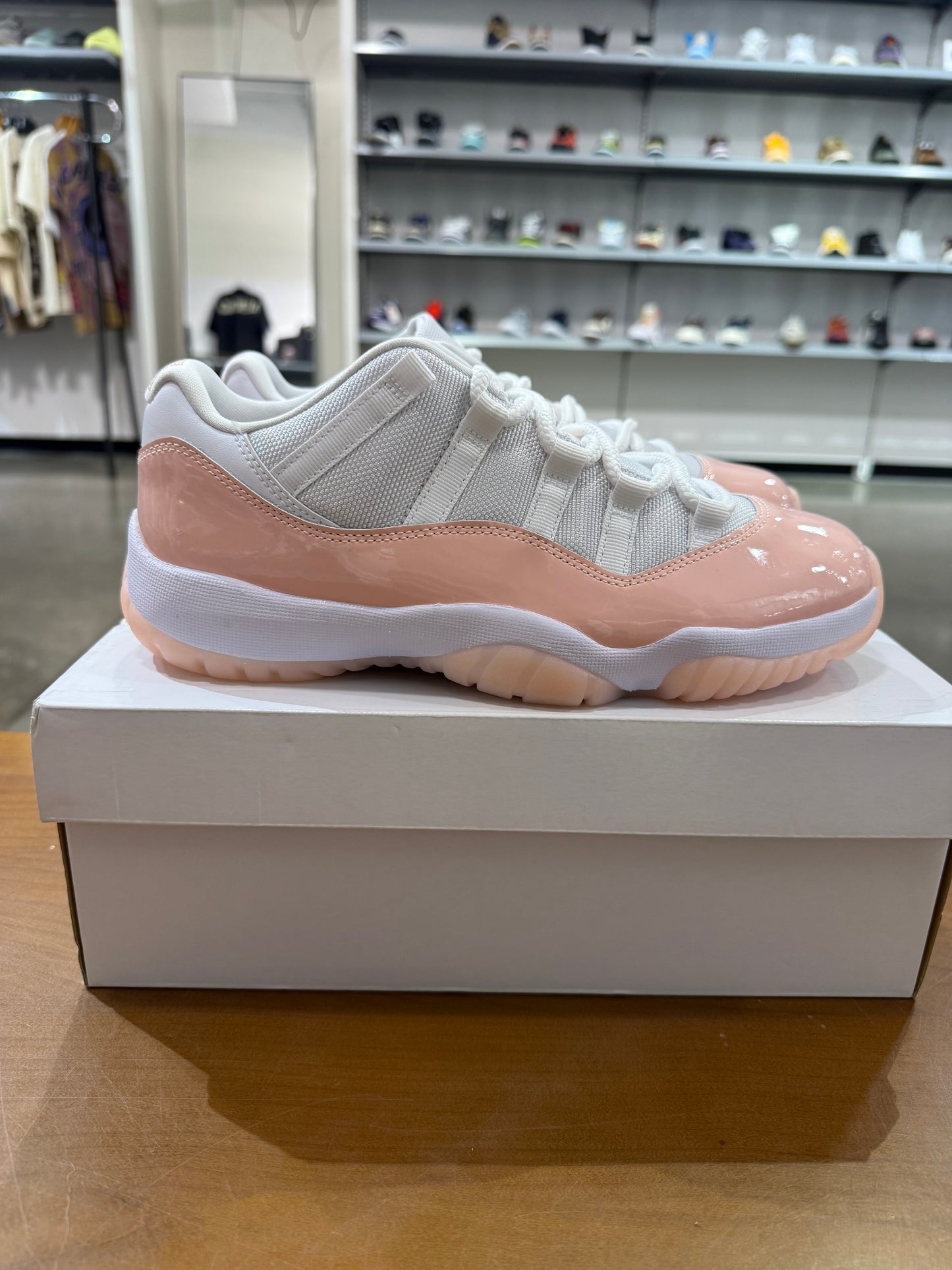 Air Jordan 11 Low Legend Pink