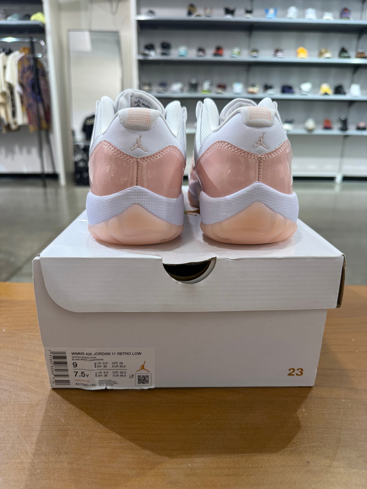 Air Jordan 11 Low Legend Pink