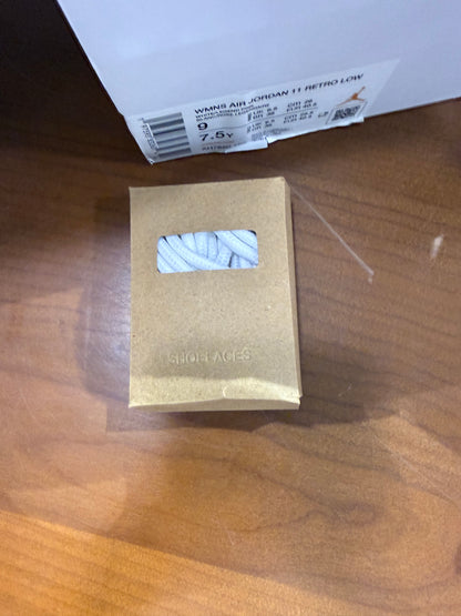 Air Jordan 11 Low Legend Pink