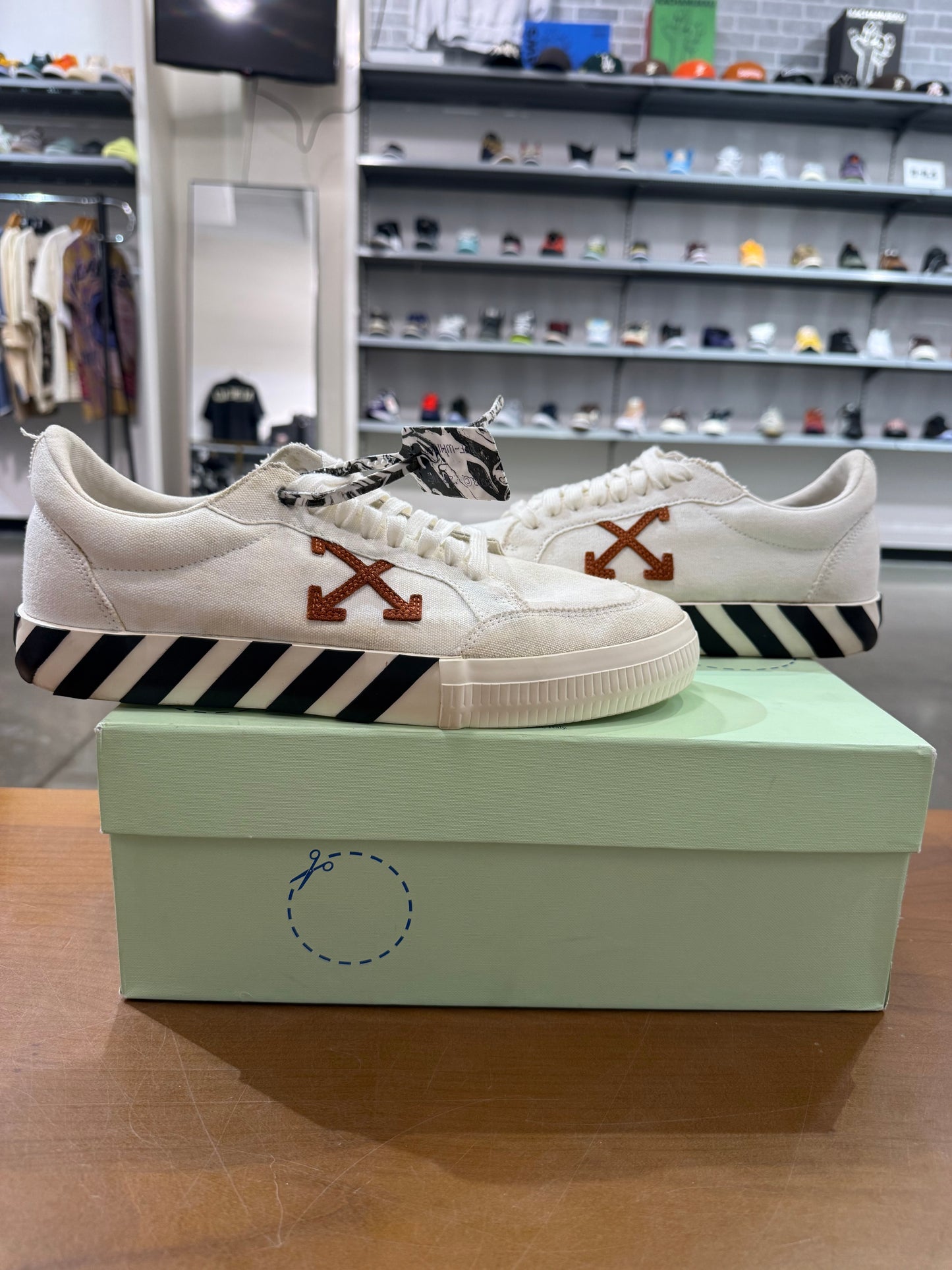 Preowned Off-White Vulcanized Low White Black