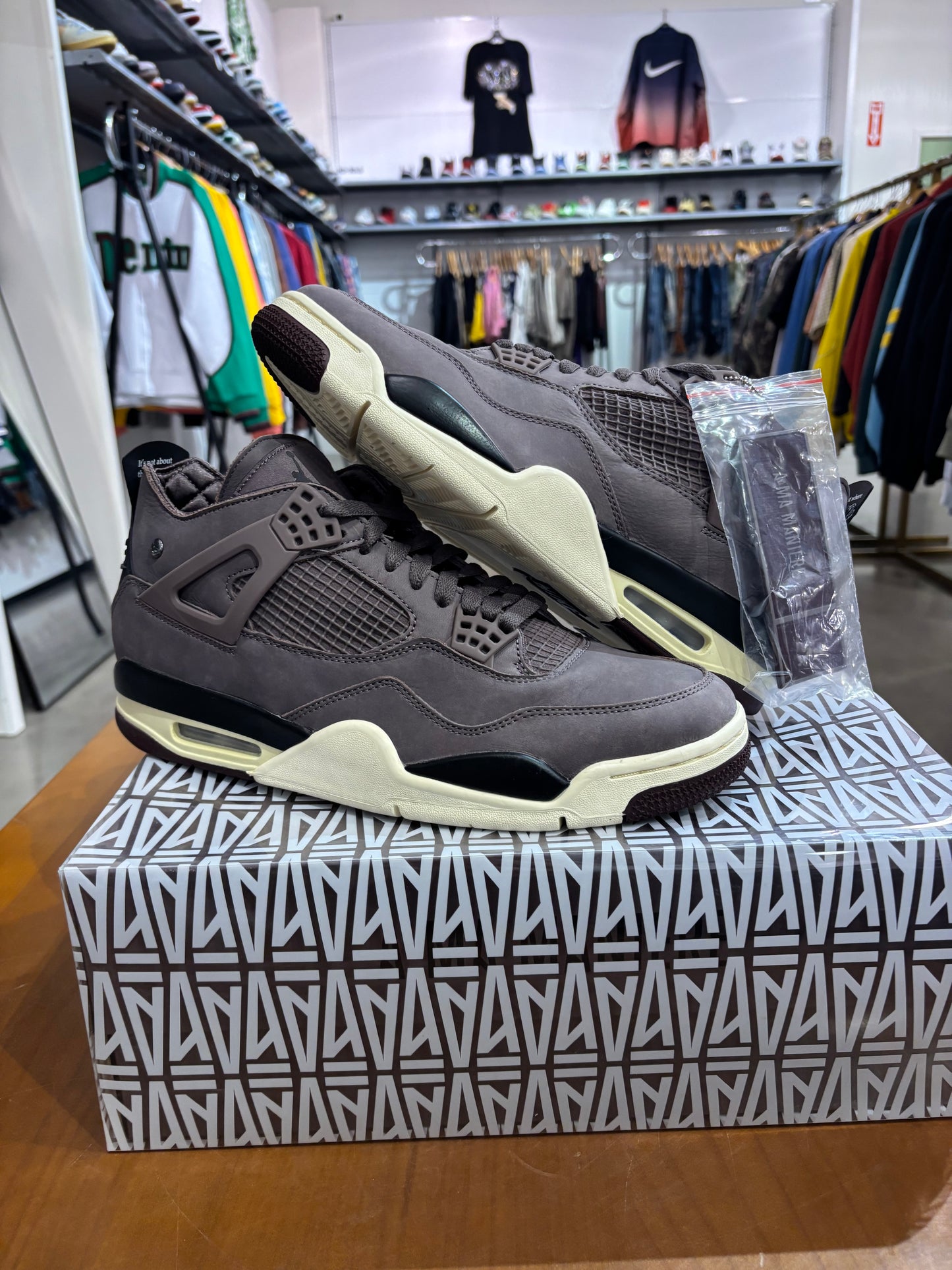 Air Jordan 4 A Ma Maniere Violet Ore