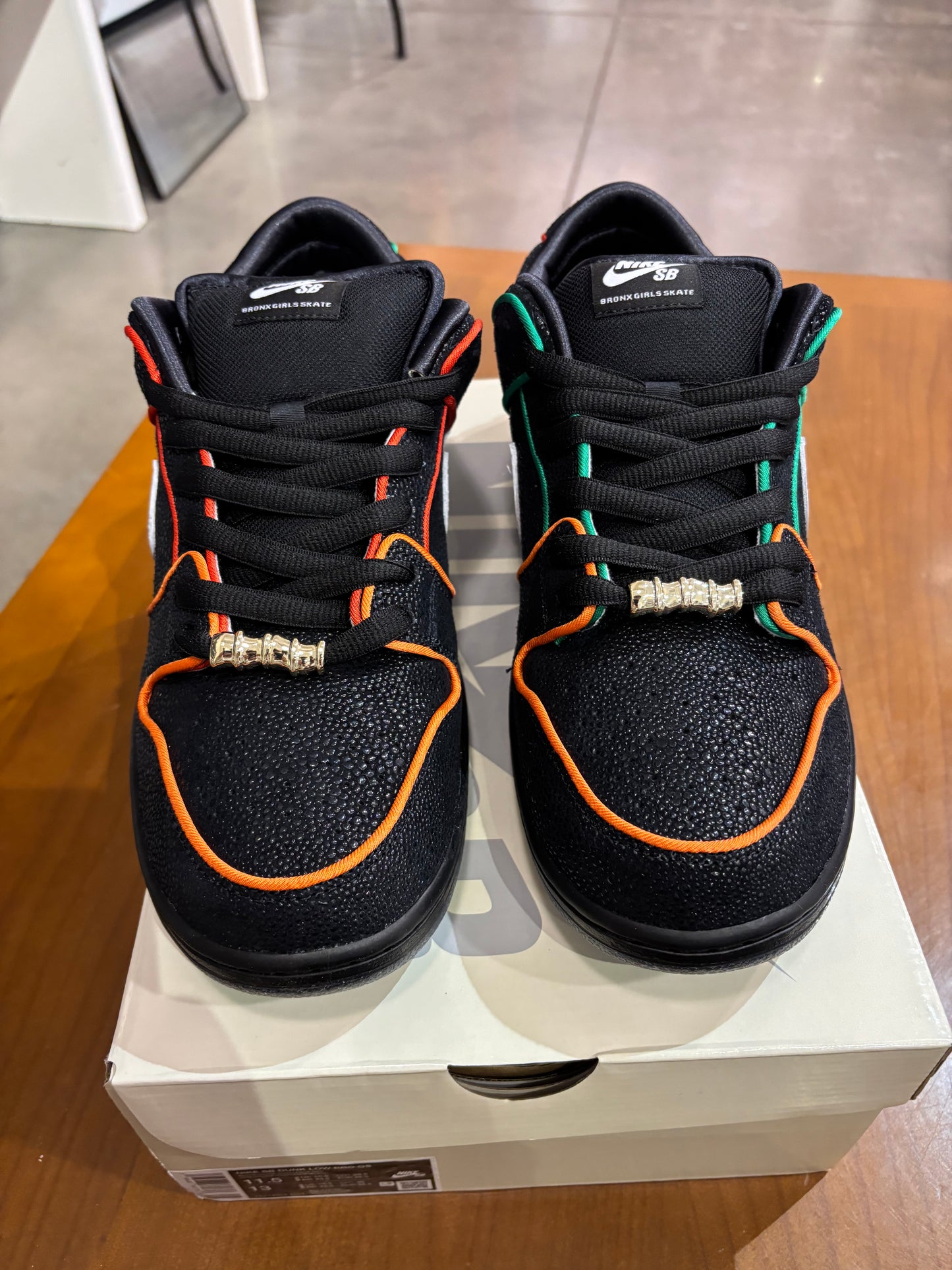 Nike SB Dunk Low Bronx Girls Skate