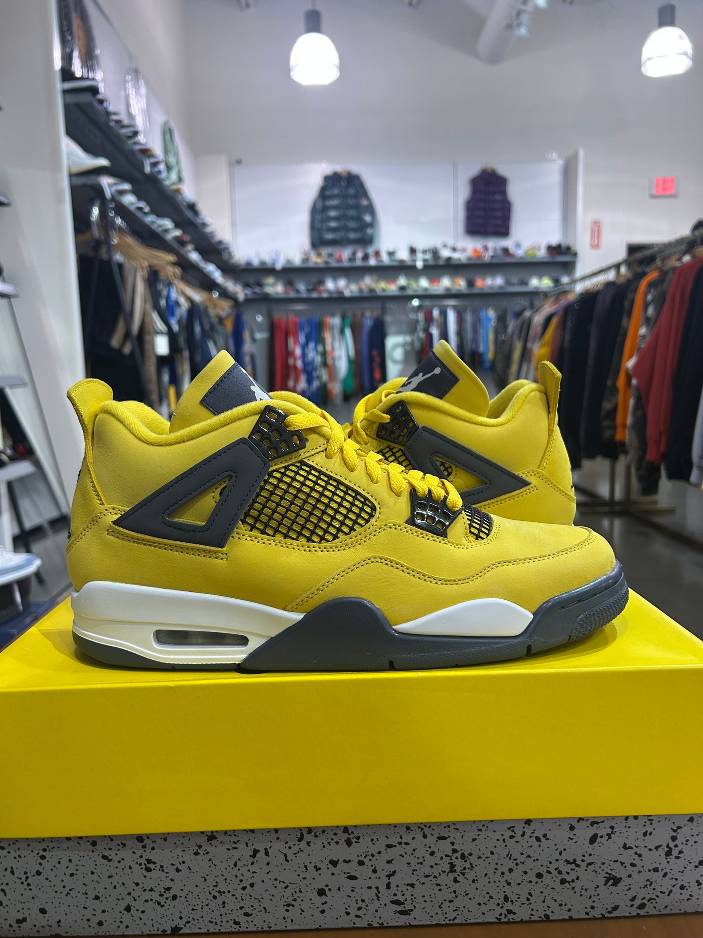 Air Jordan 4 Lightning